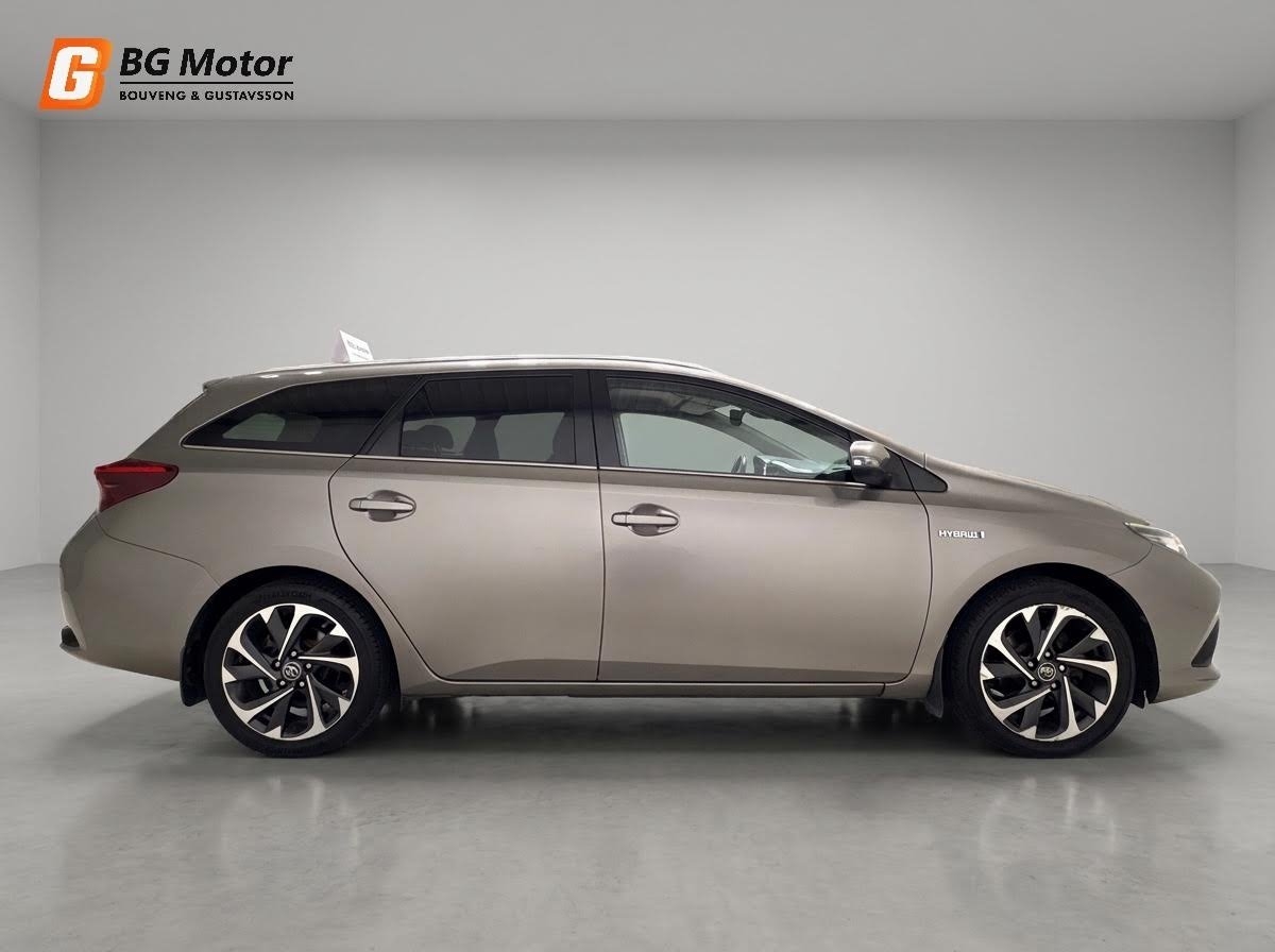 Toyota Auris 1.8 Hybrid 2015, bild 5/10