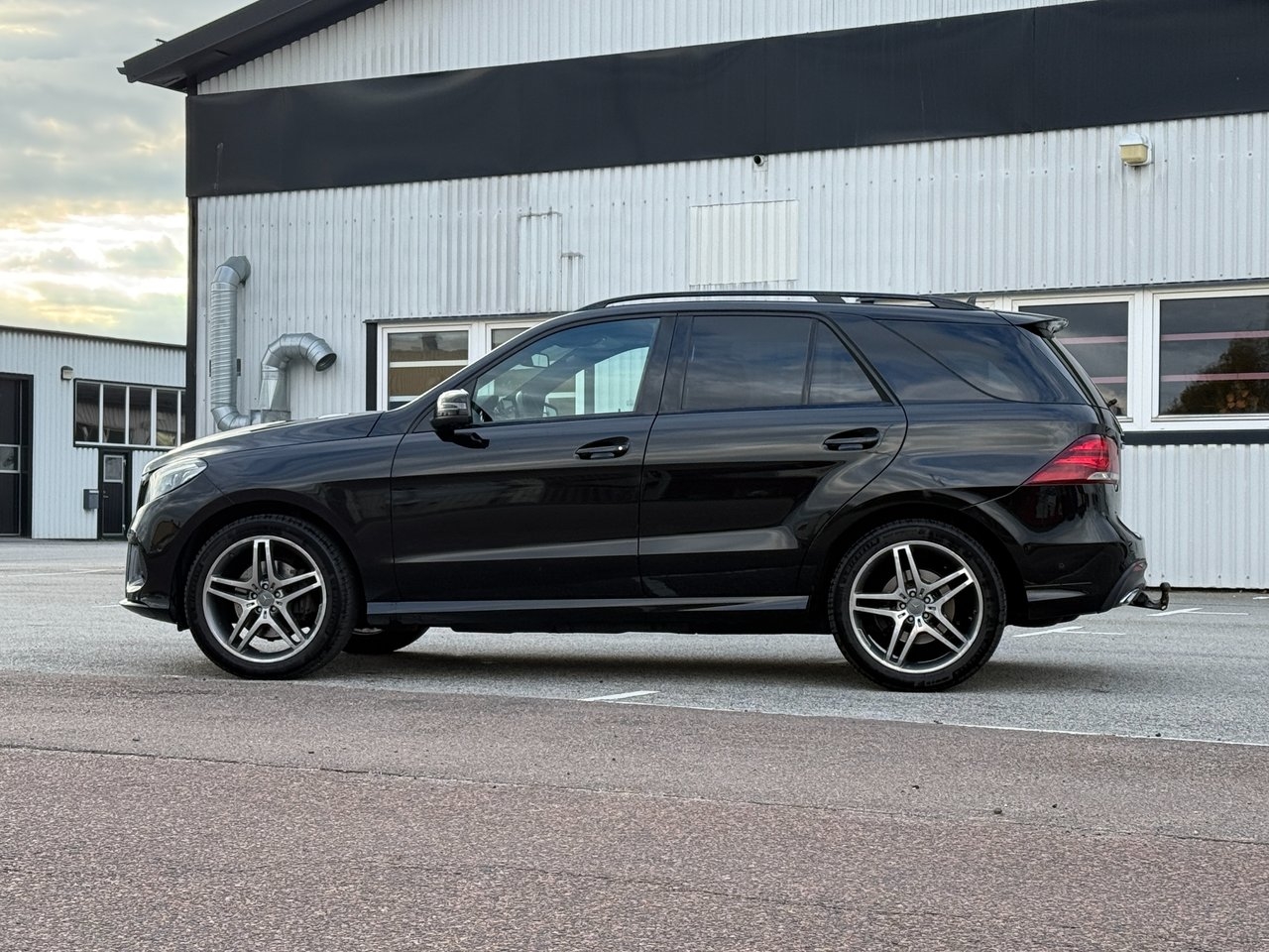 Mercedes-Benz GLE 350 d AMG Line 2018, kuva 2/10