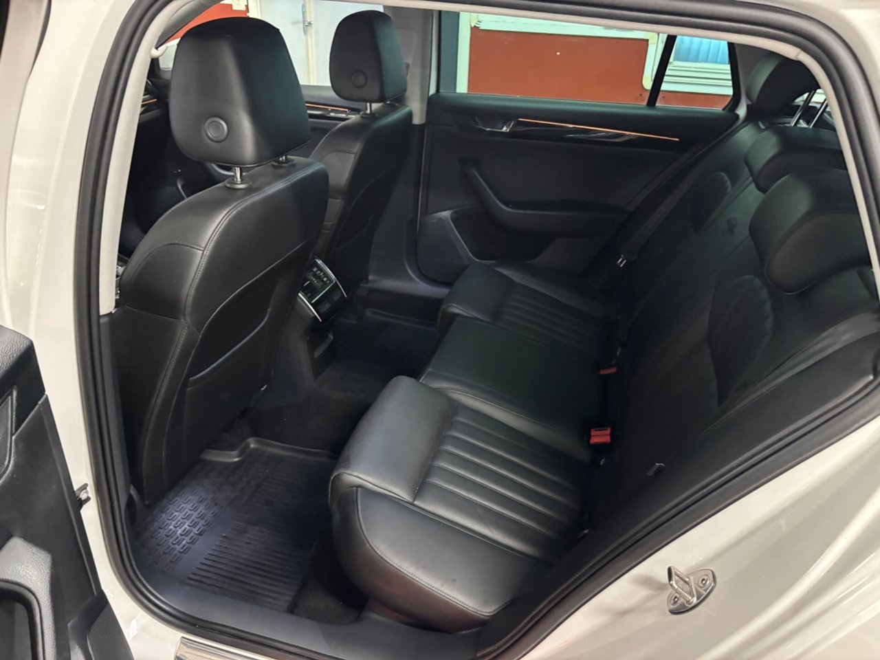 Skoda Superb 2.0 TDI SCR 2018, kuva 6/7