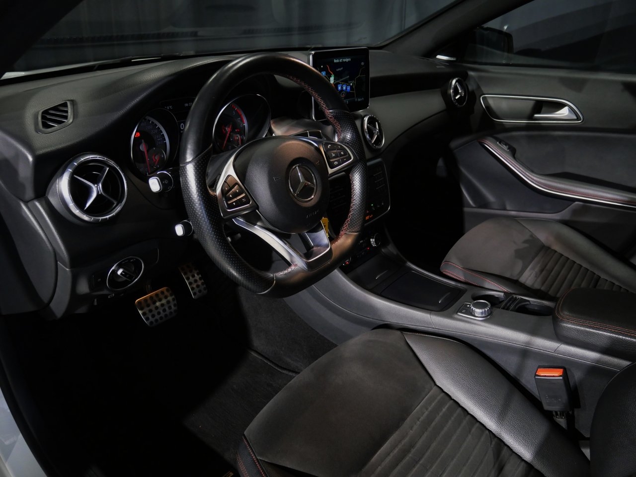 Mercedes-Benz CLA 220 d AMG 2015, bild 6/10
