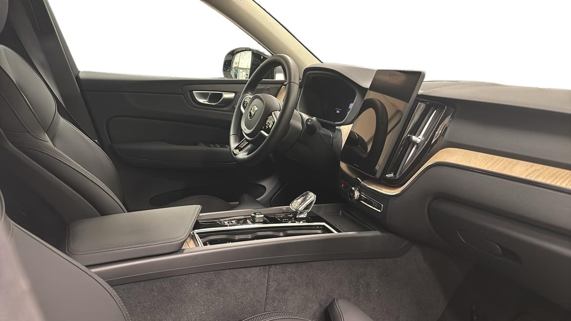 Volvo XC60 T6 Plus Dark Nordic 2026, bild 4/10