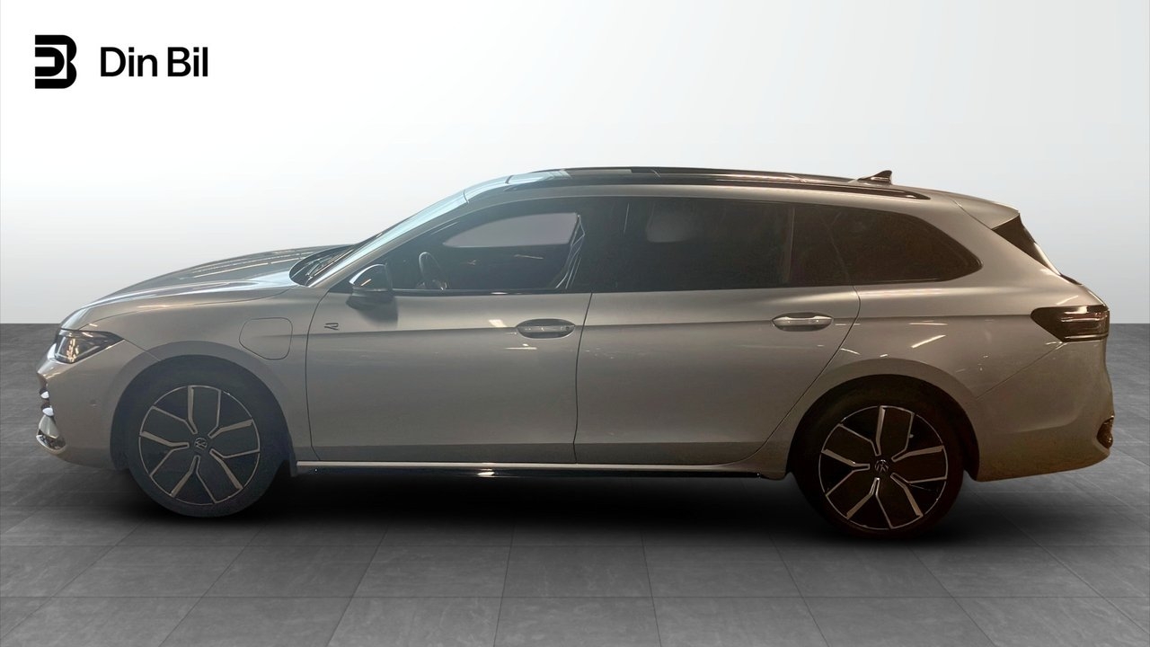 Volkswagen Passat R-Line 2026, bild 2/14