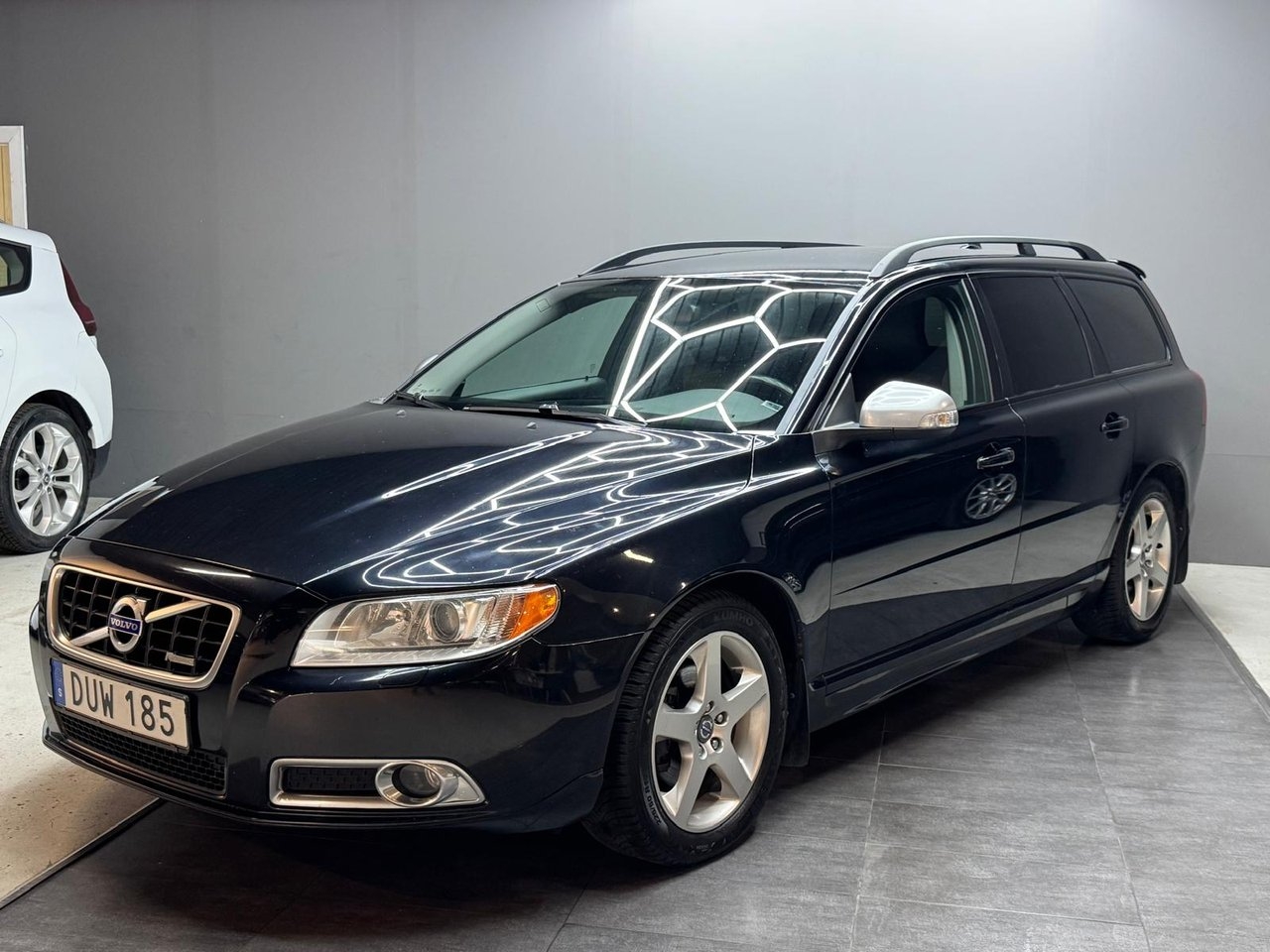 Volvo V70 D3 R Design 2011, kuva 3/10