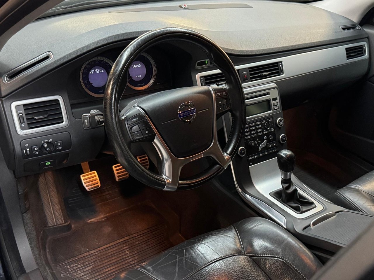 Volvo V70 D3 R Design 2011, kuva 7/10
