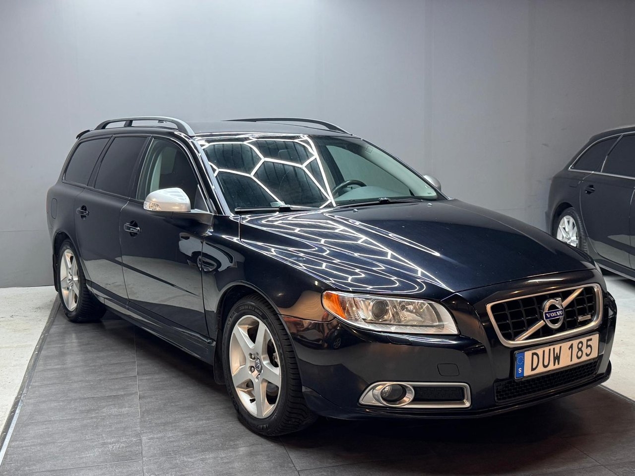 Volvo V70 D3 R Design 2011, kuva 2/10