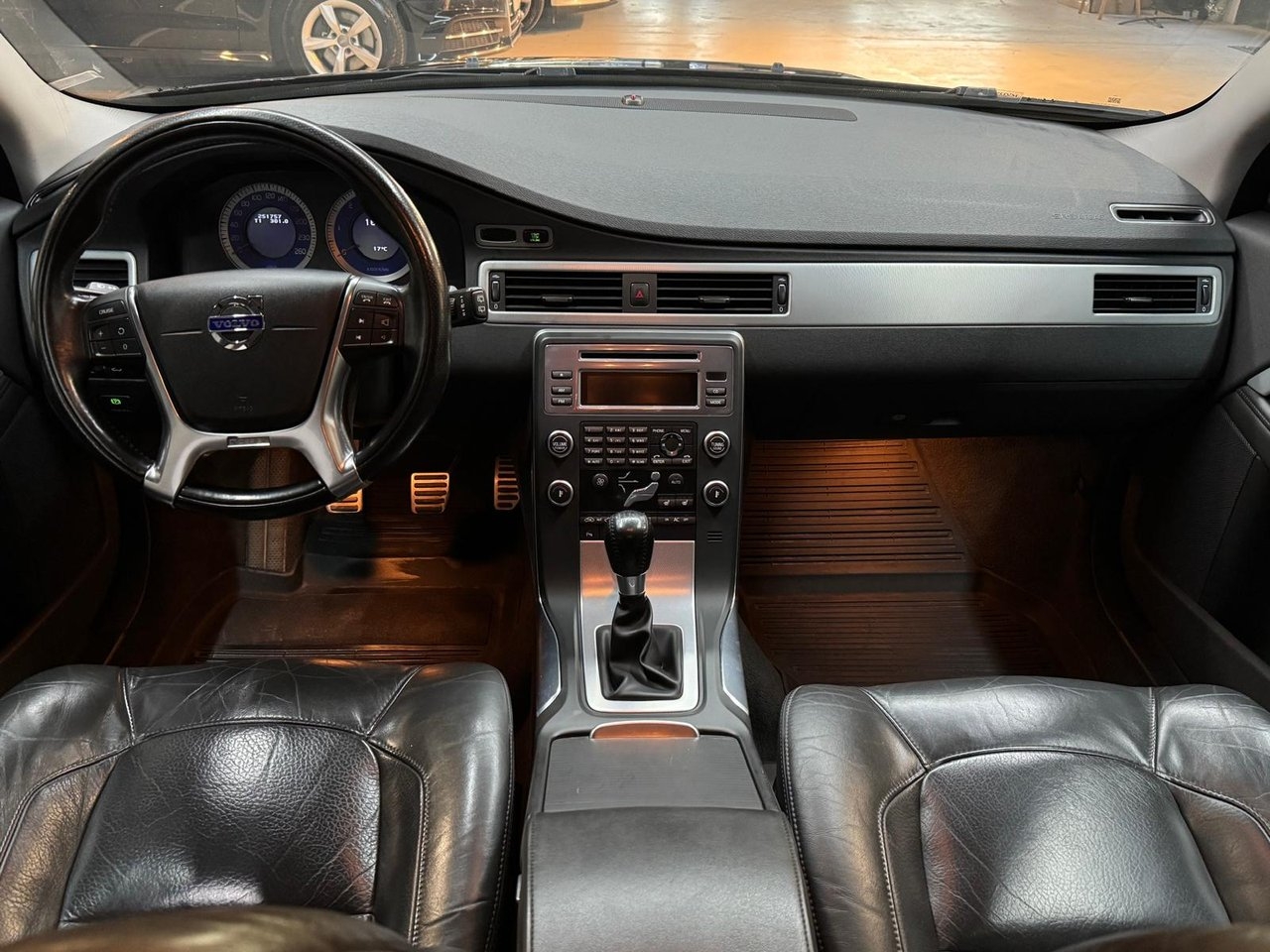 Volvo V70 D3 R Design 2011, kuva 6/10