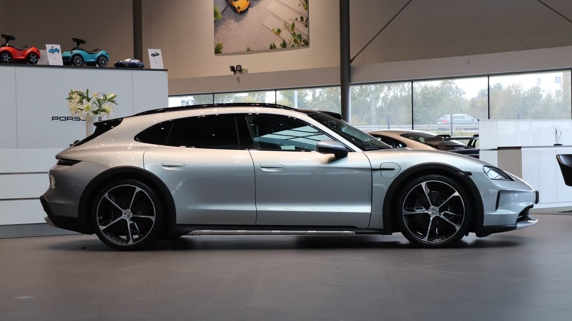 Porsche Taycan 2025, photo 2/10