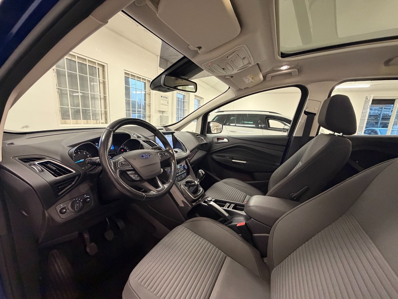 Ford C-MAX 1.0 EcoBoost Titanium 2016, bild 2/10