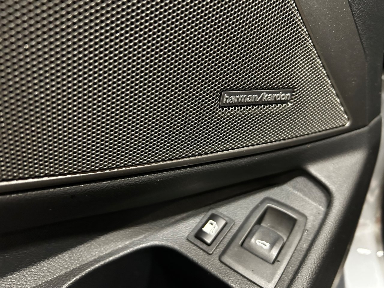 BMW 330e M Sport 2023, photo 4/10