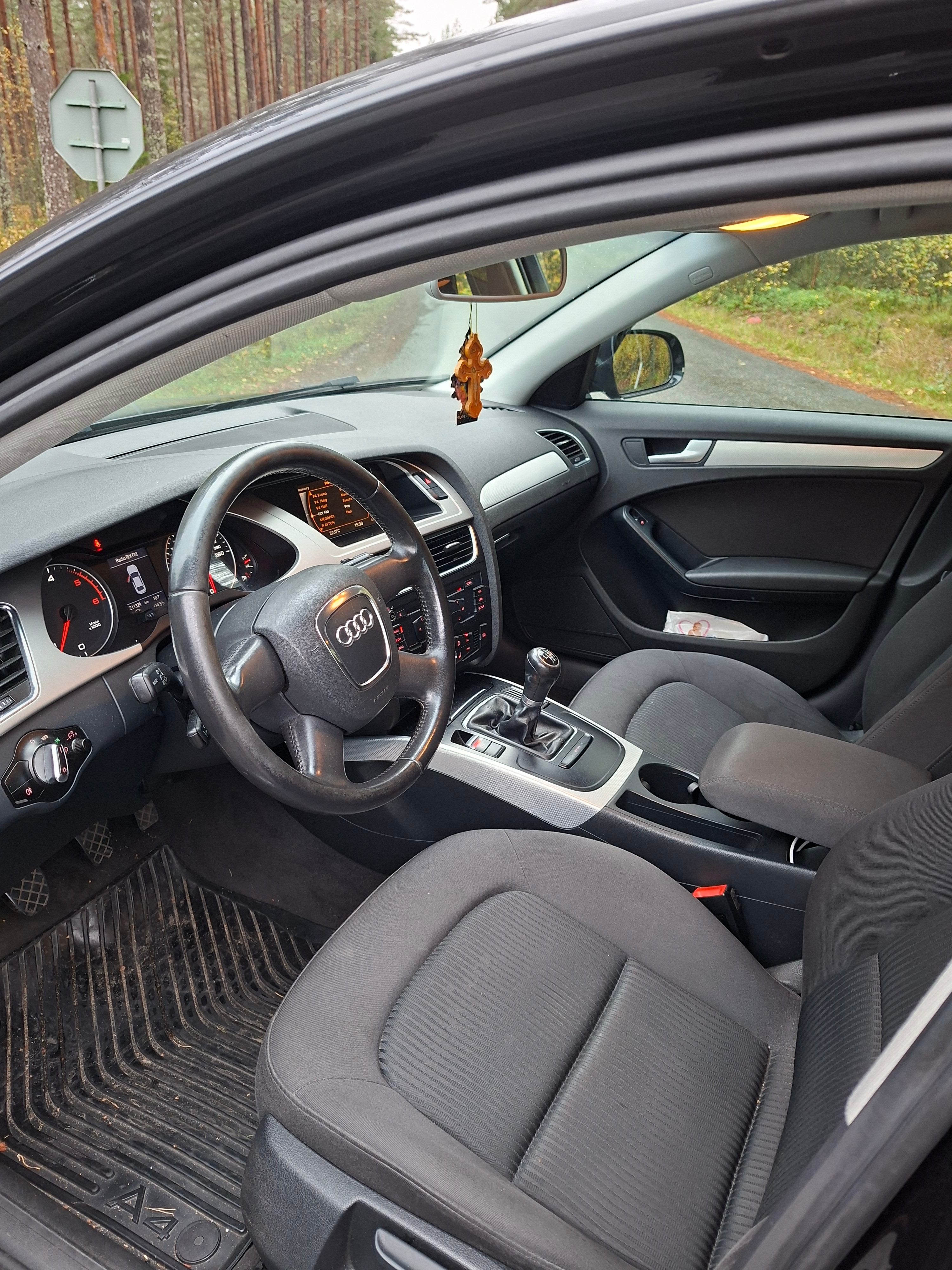 Audi A4 2.0 TDI 2010, bild 6/7