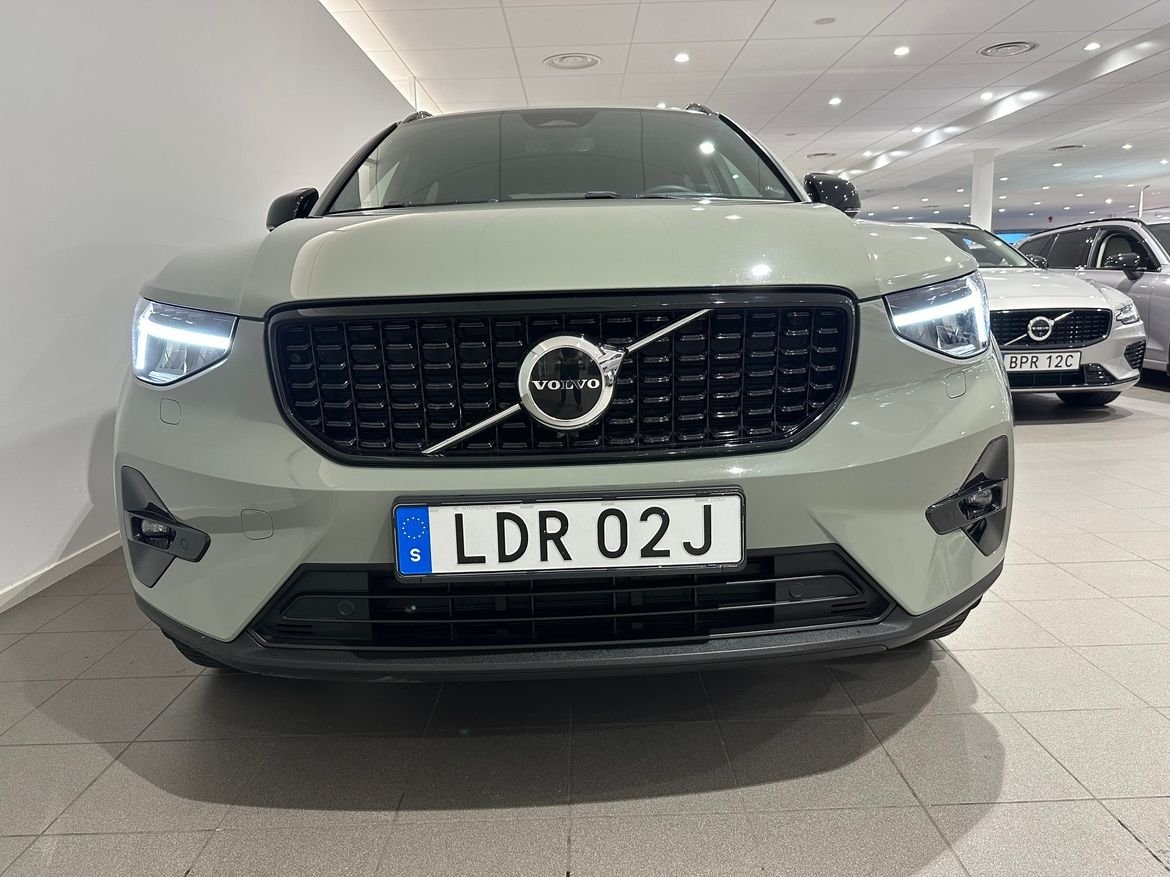 Volvo XC40 B4 Plus Dark 2024, bild 2/10