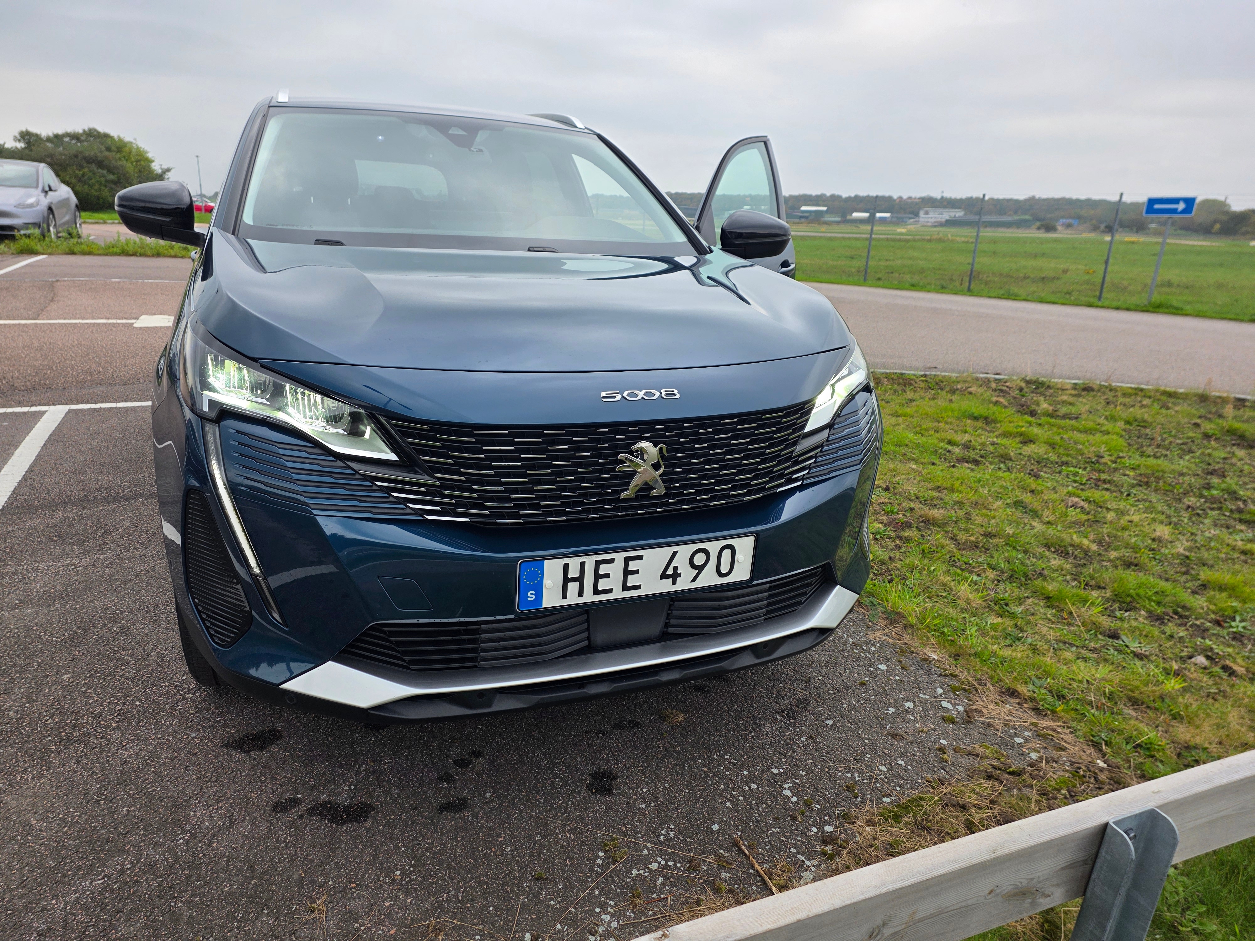 Peugeot 5008 1.2 PureTech 130 2021, photo 2/10
