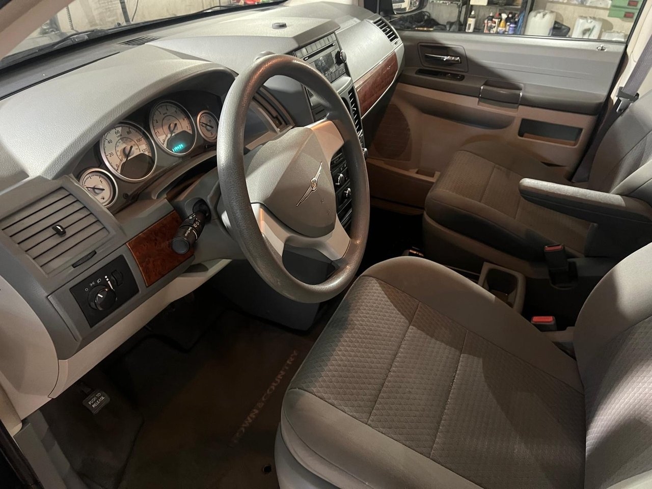 Chrysler Town & Country 2008, kuva 6/10