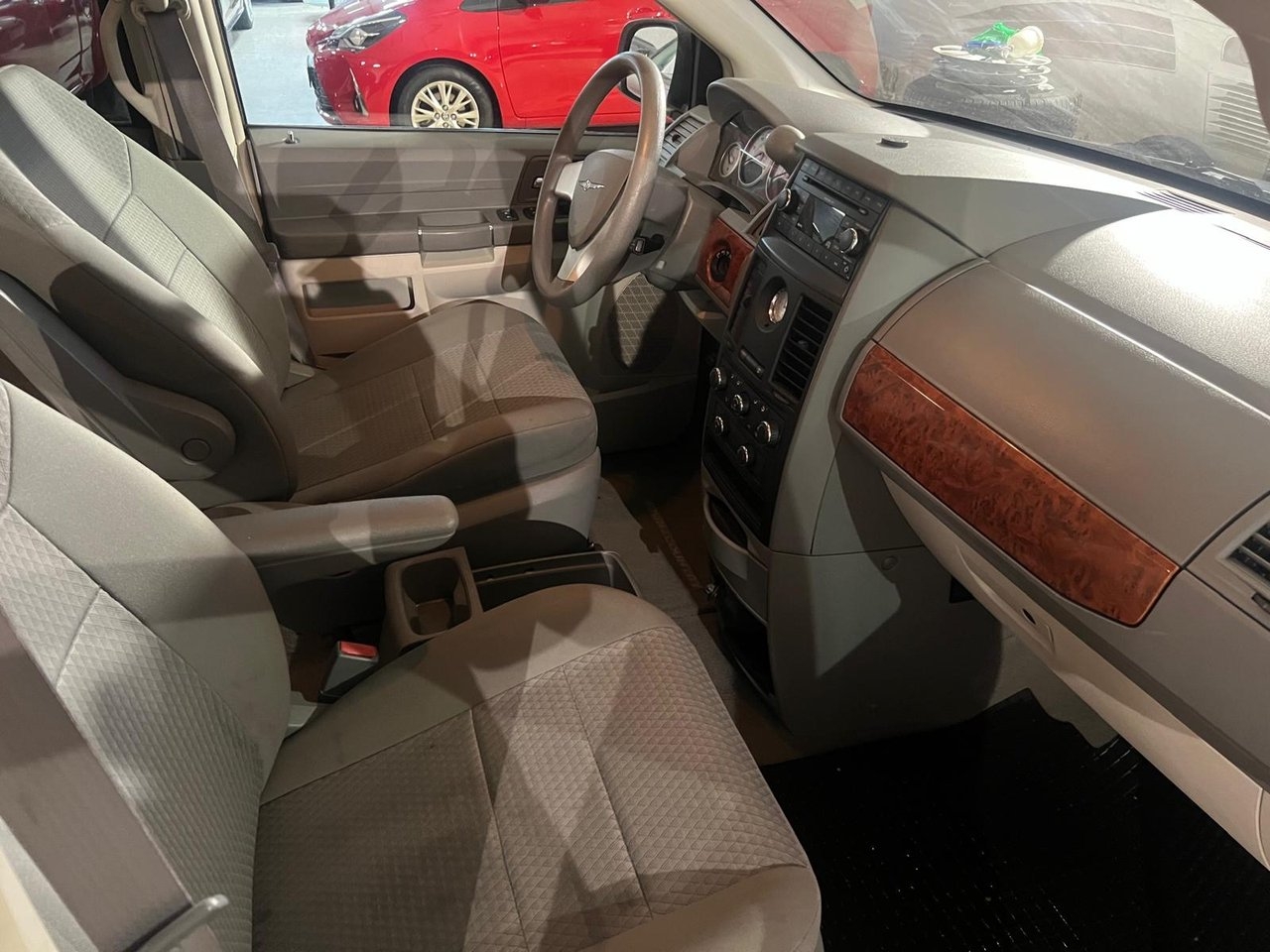 Chrysler Town & Country 2008, kuva 7/10