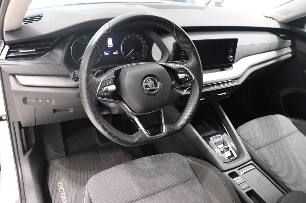 Skoda Octavia 2024, bild 7/10