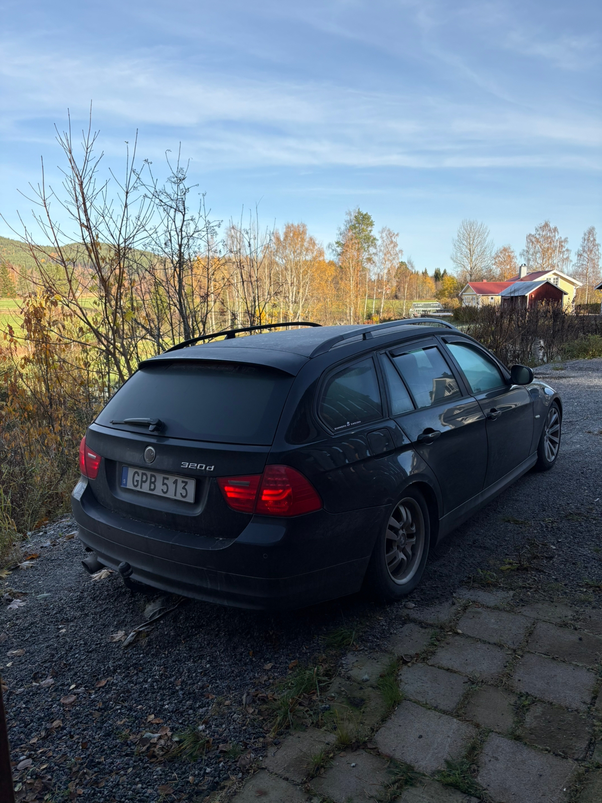 BMW 320d 2009, bild 2/5
