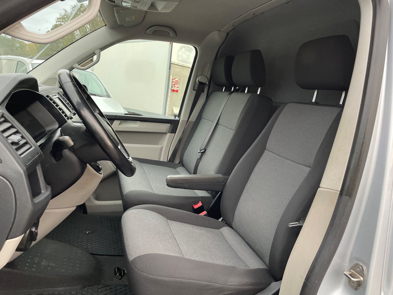 Volkswagen Transporter 2.0 TDI SCR 2018, kuva 6/10