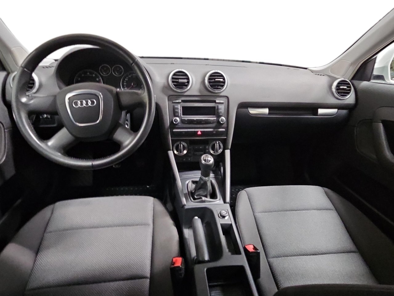 Audi A3 1.6 2010, photo 5/8