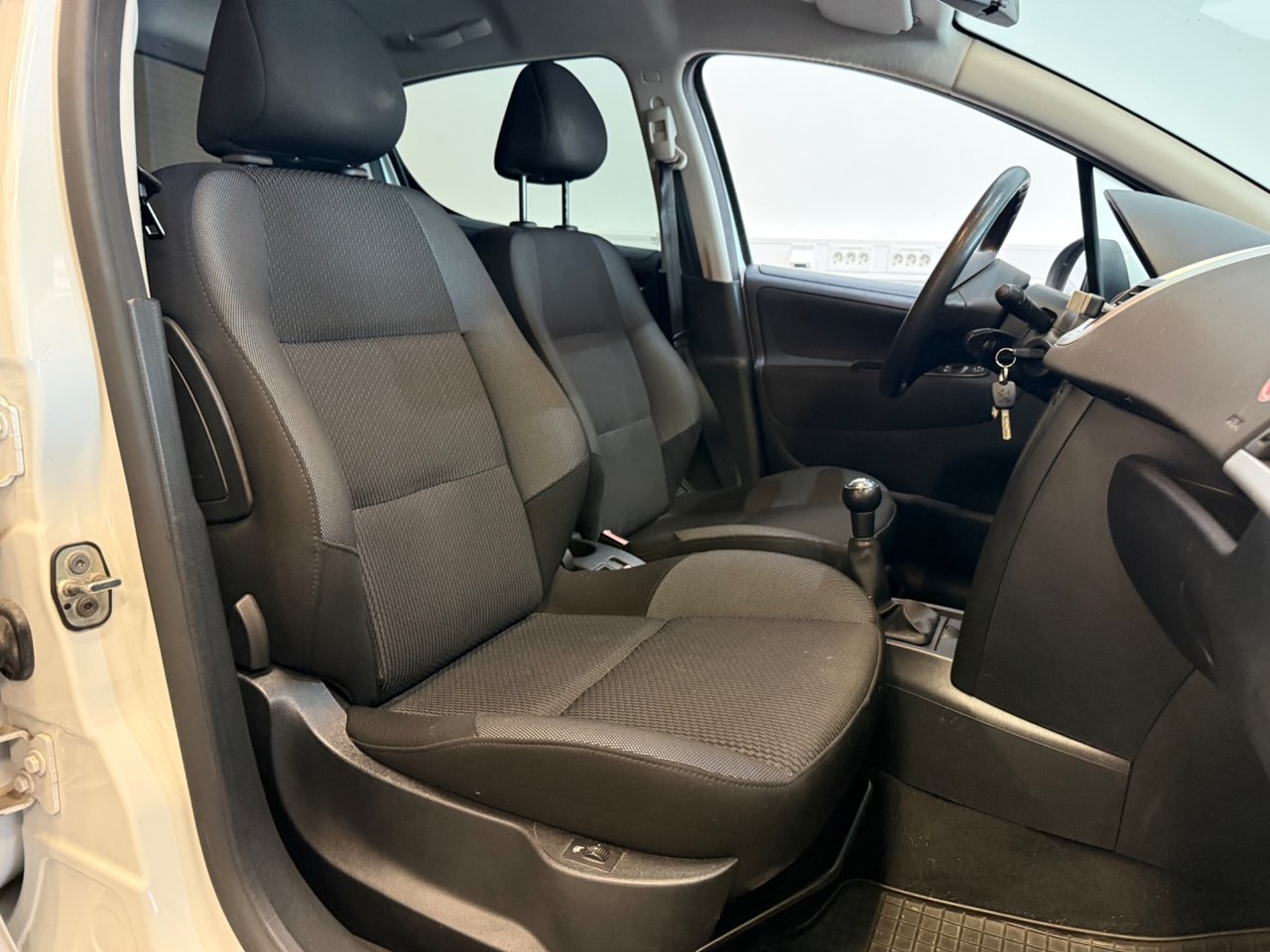 Peugeot 207 HDi FAP 92 2010, photo 3/6