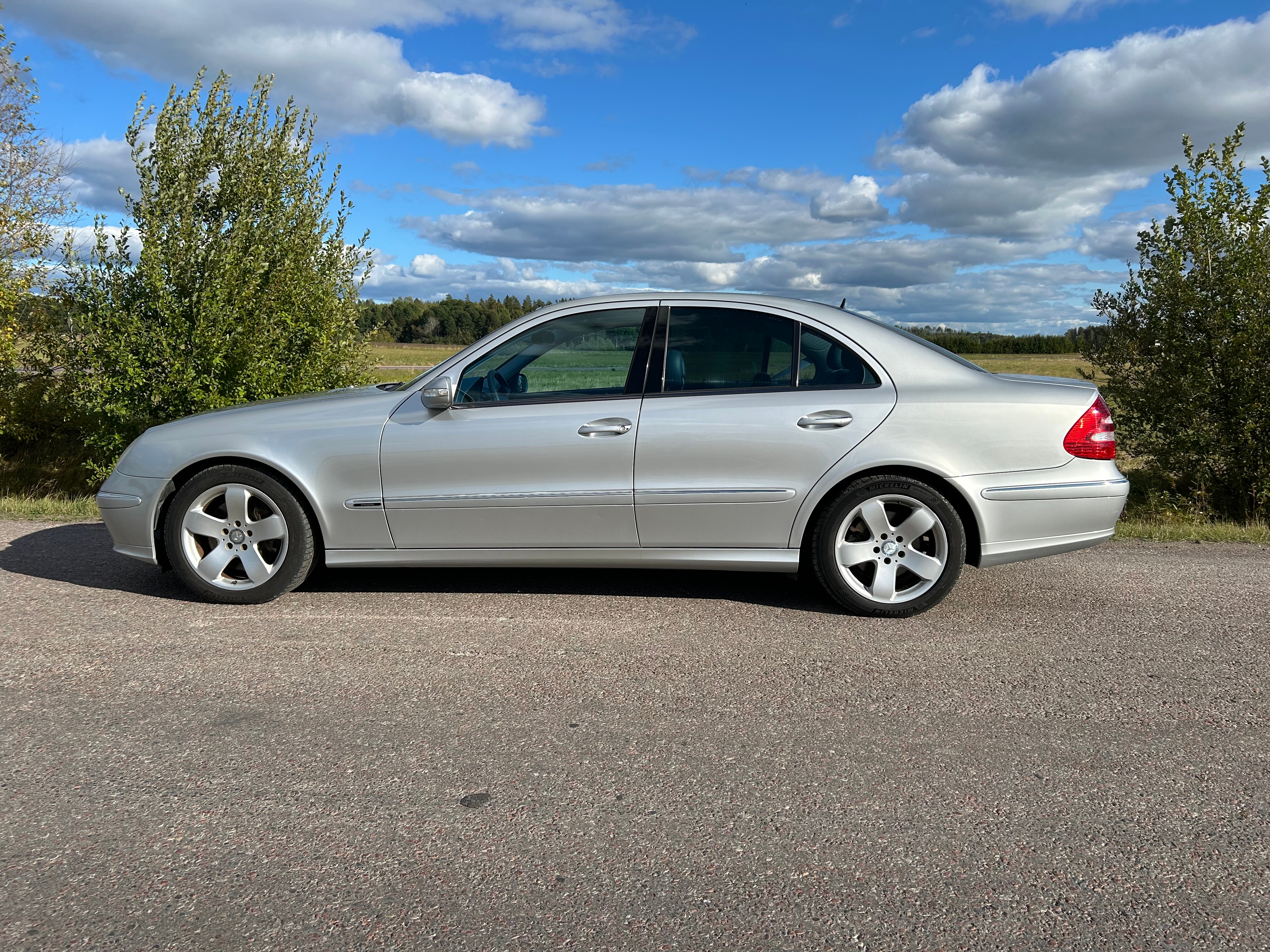 Mercedes-Benz E 500 2005, bild 2/7