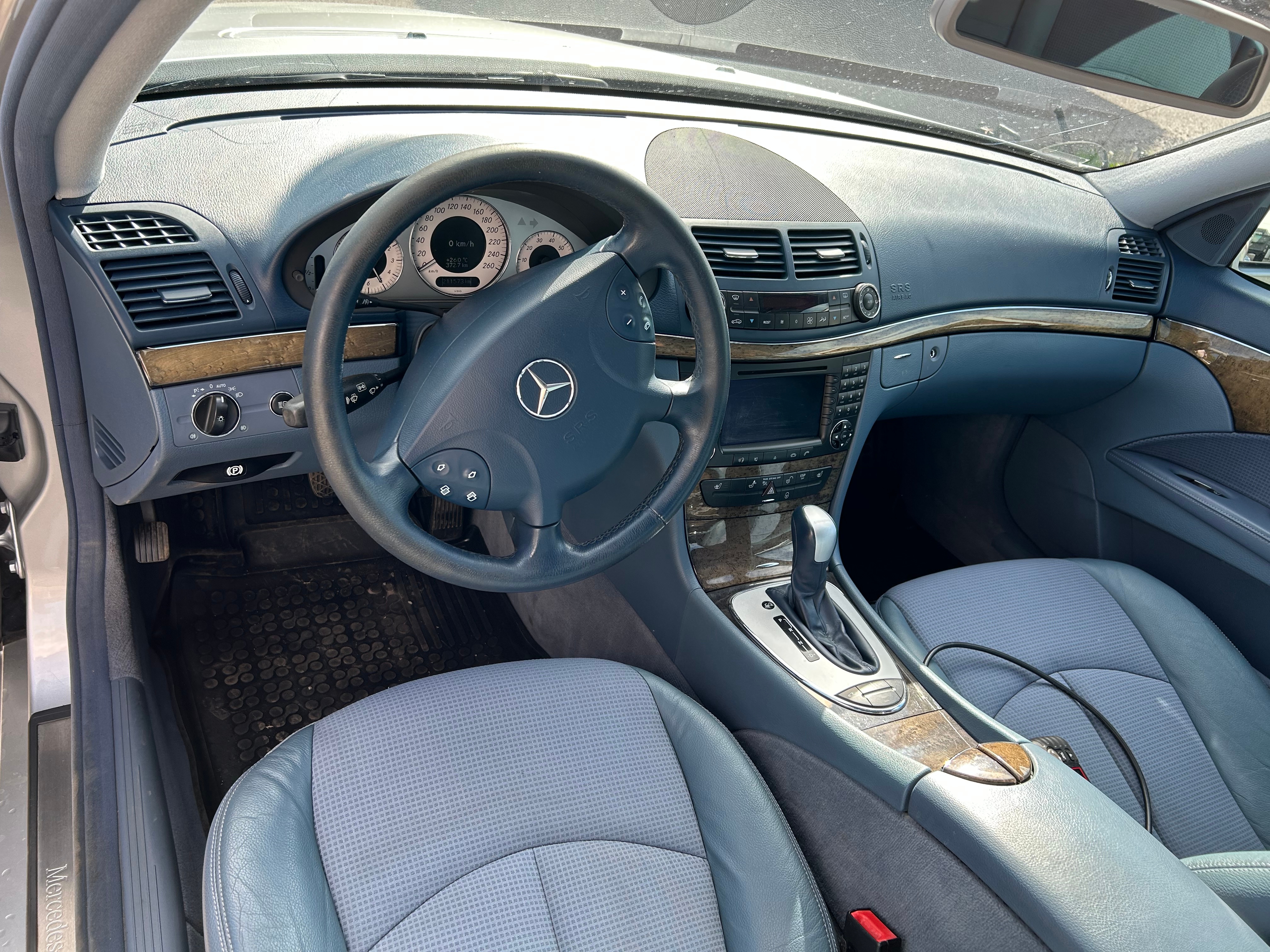 Mercedes-Benz E 500 2005, bild 6/7