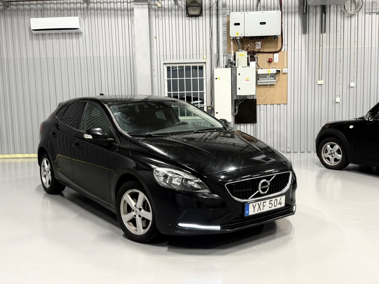 Volvo V40 T3 Business 2018, photo 2/10