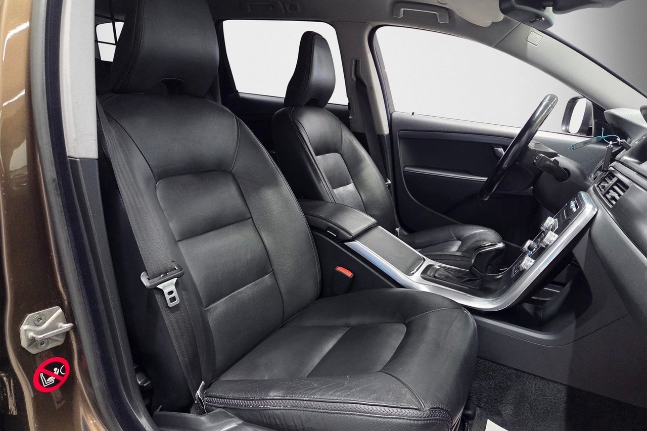 Volvo XC70 D4 Momentum Business Pro 2015, kuva 10/10
