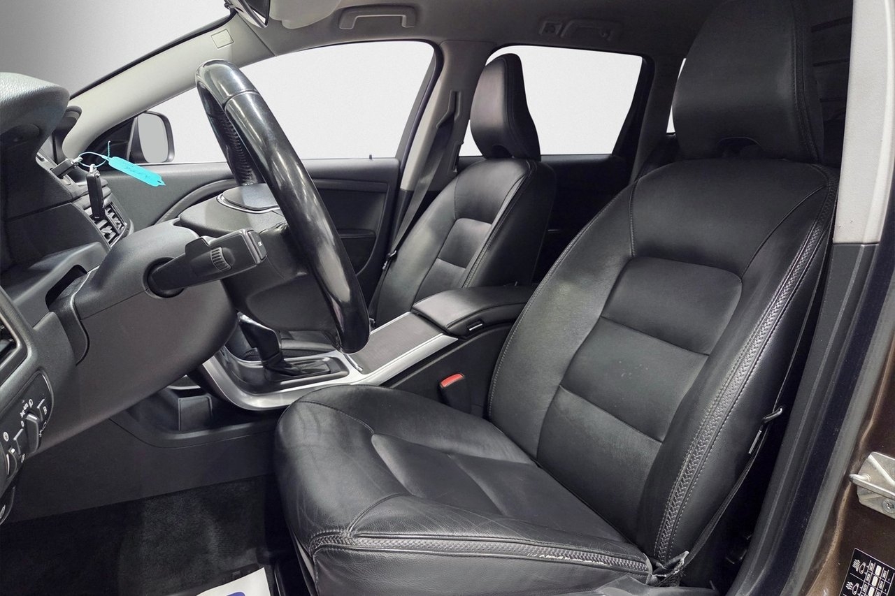 Volvo XC70 D4 Momentum Business Pro 2015, kuva 9/10