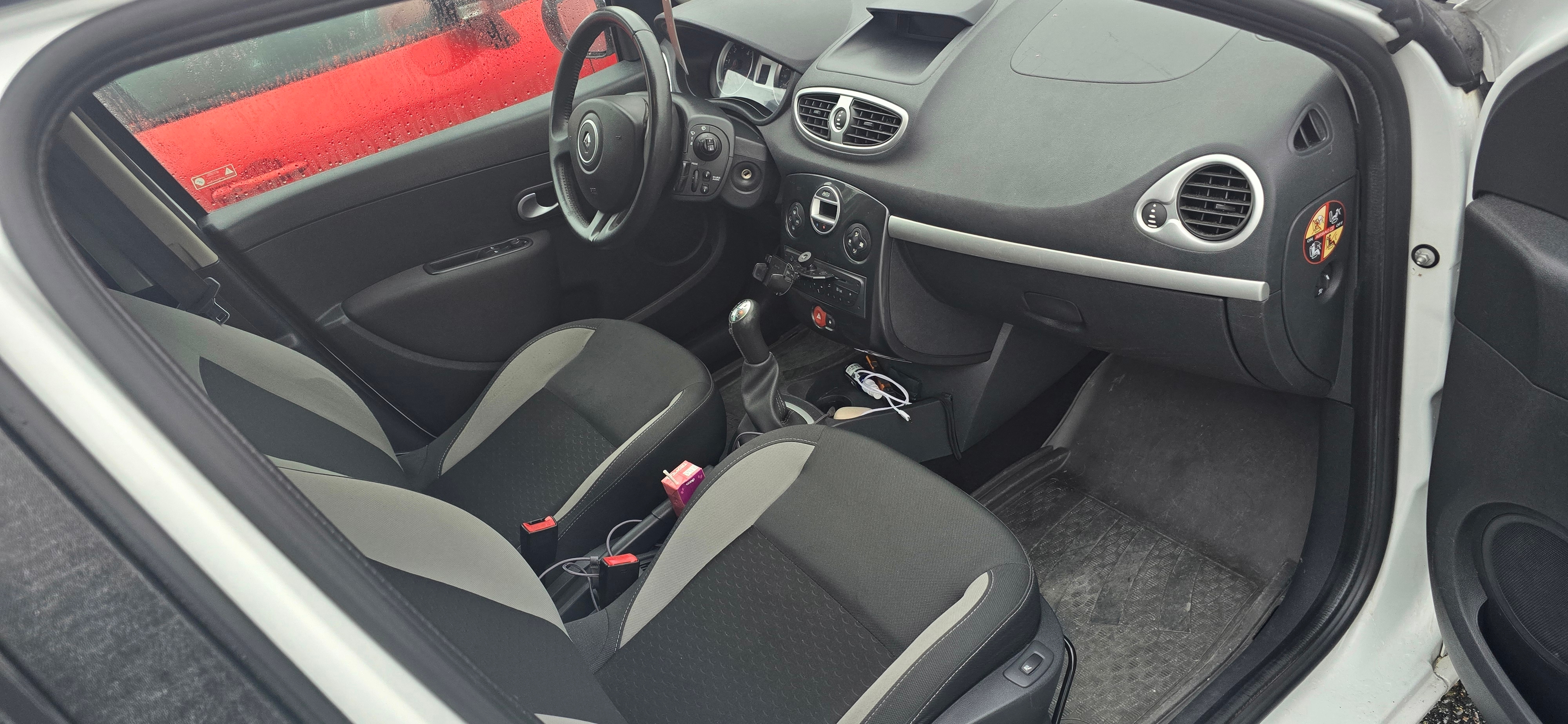 Renault Clio dCi 90 FAP 2011, photo 5/6