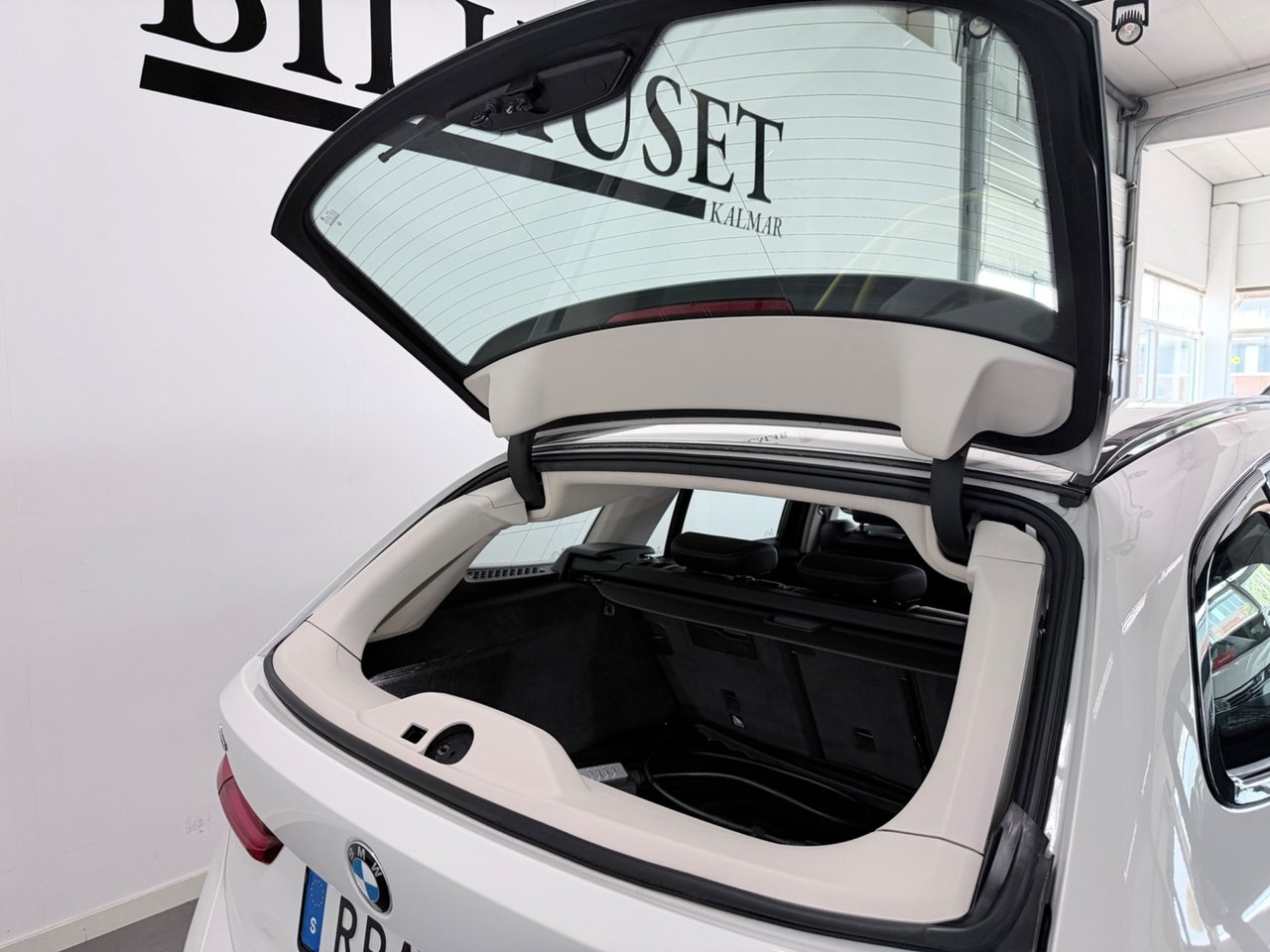 BMW 330e 2021, bild 5/20