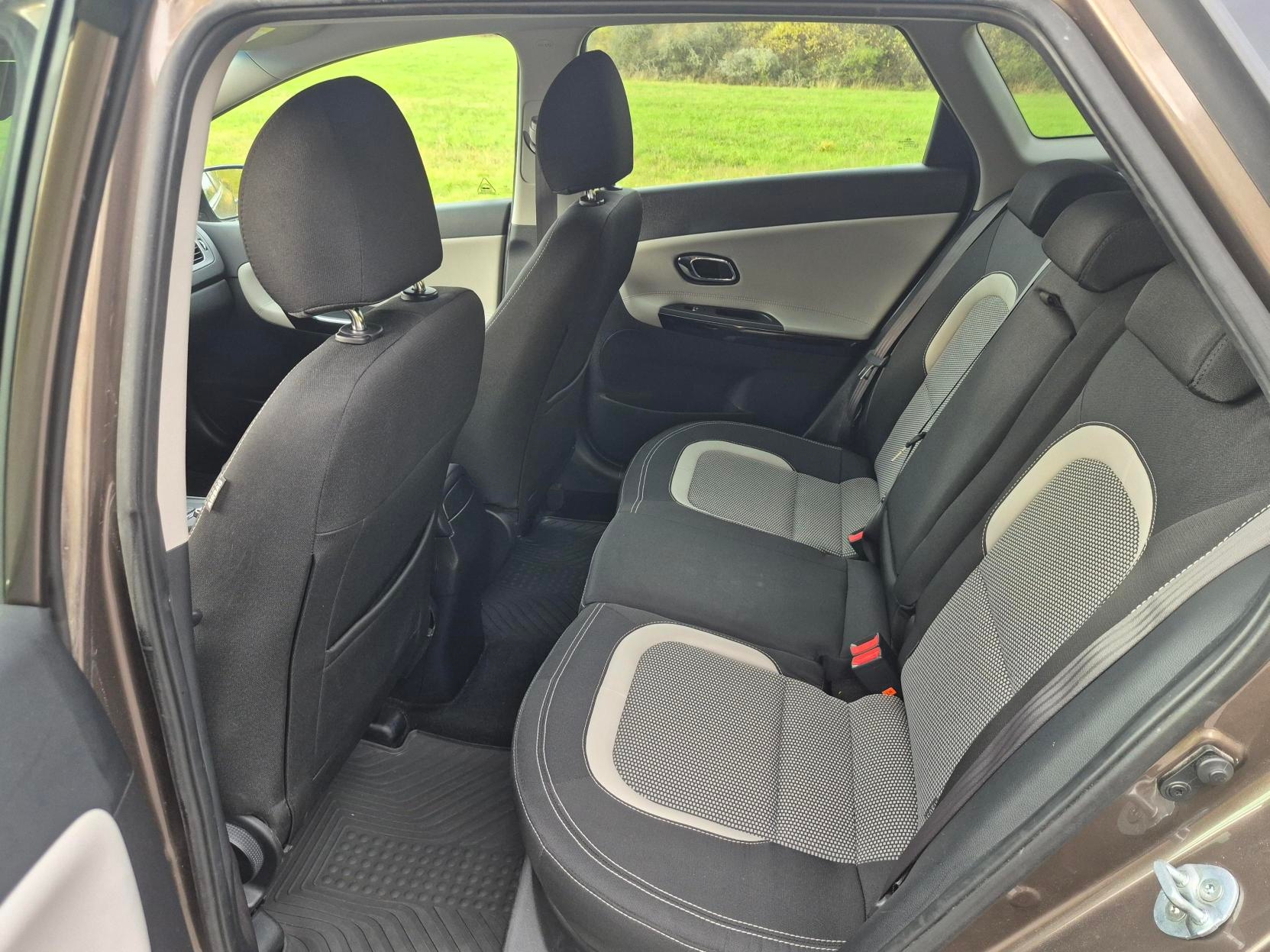 Kia Ceed 1.6 GDI 2016, bild 6/9