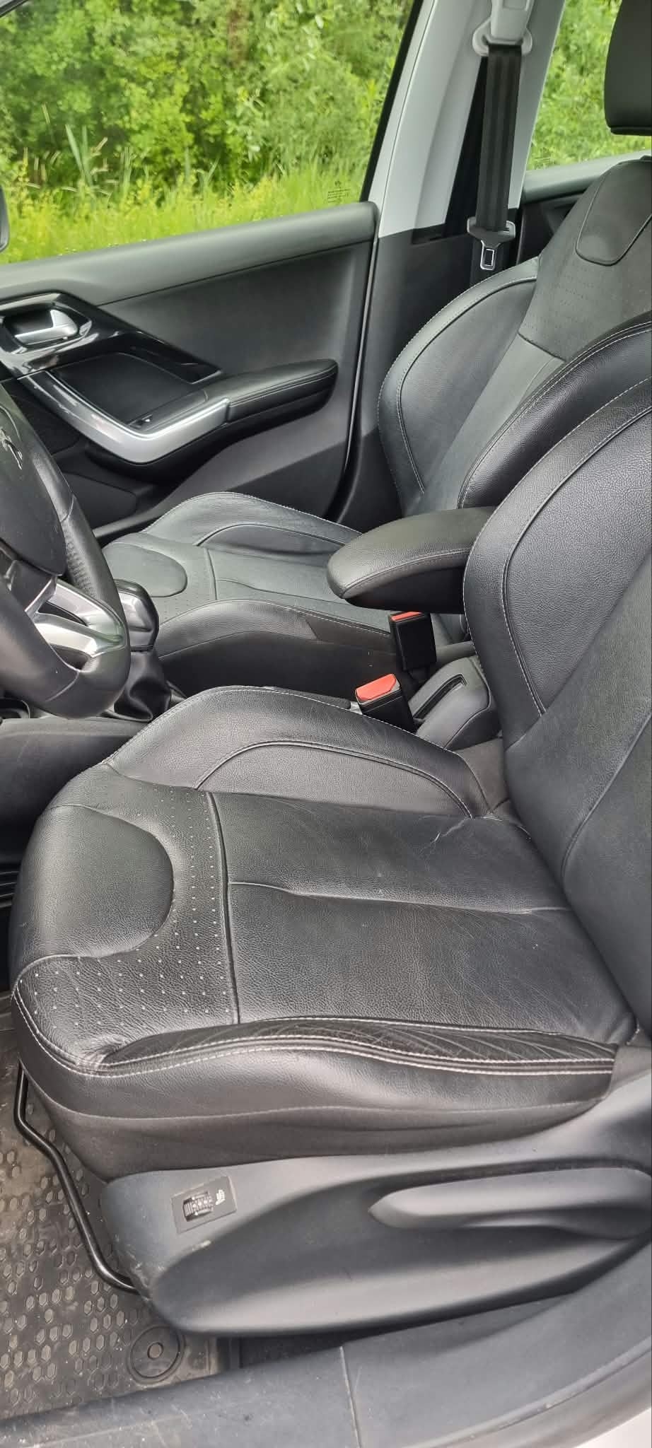 Peugeot 208 2014, bild 8/8