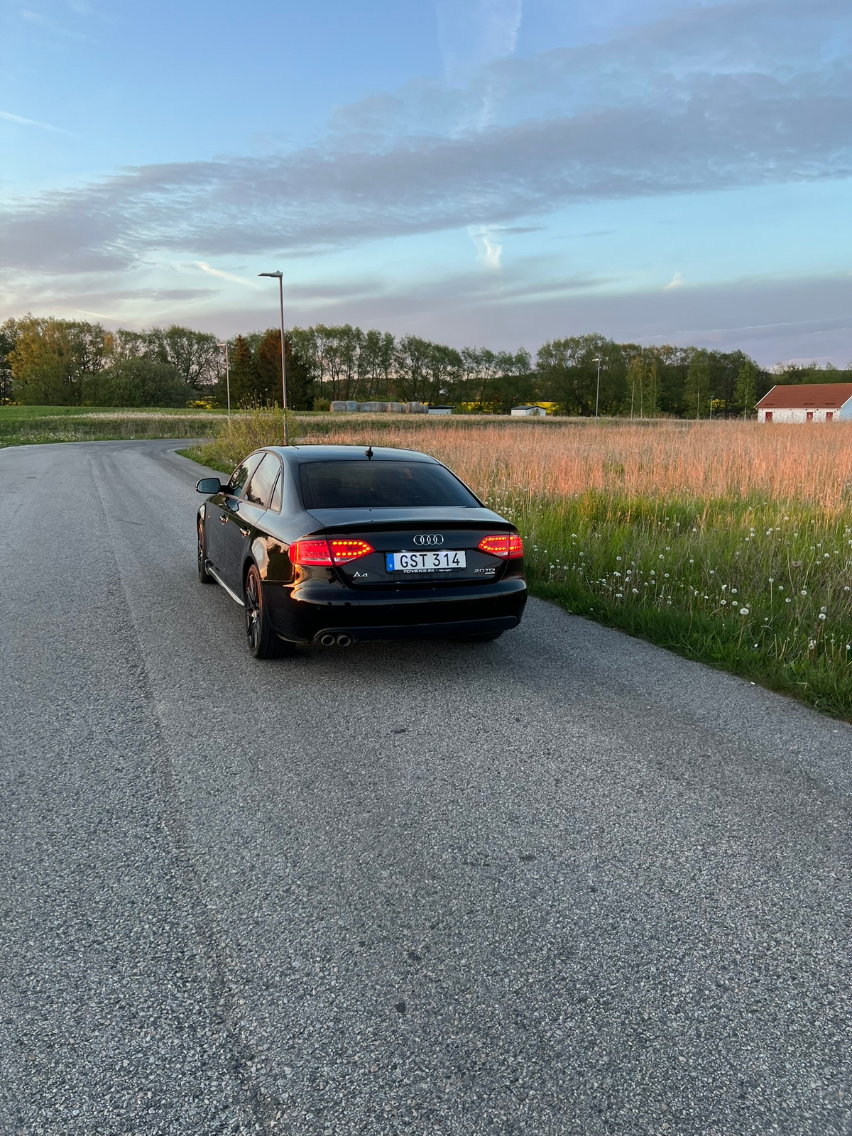 Audi A4 2.0 TDI 2010, bild 2/10