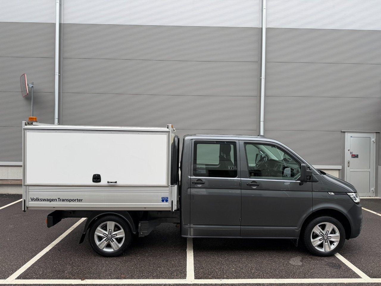 Volkswagen Transporter 2023, photo 4/10