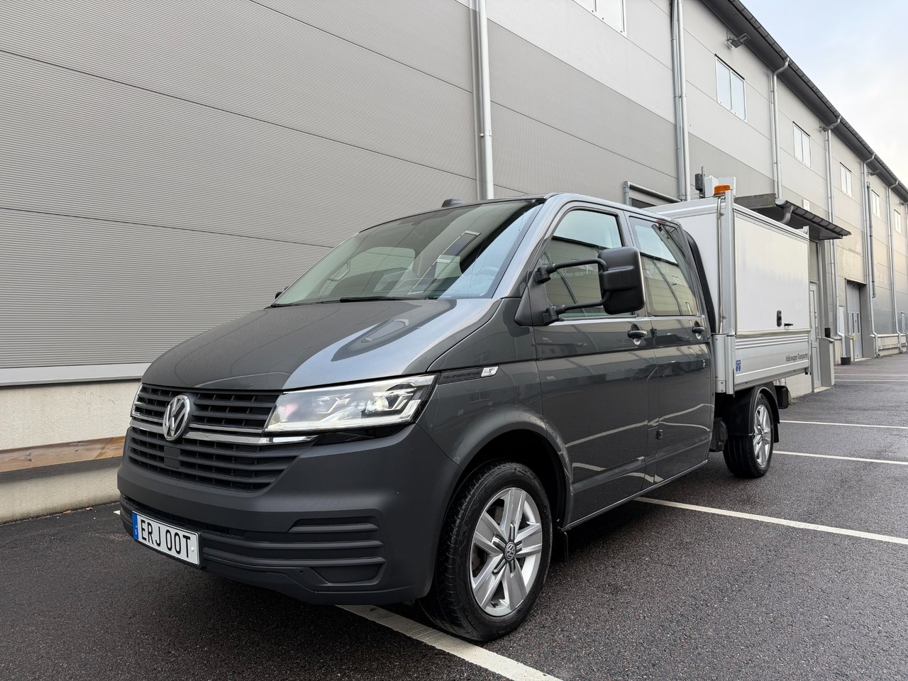 Volkswagen Transporter 2023, photo 2/10
