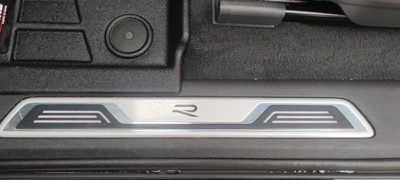 Volkswagen Touareg R 2021, photo 9/10