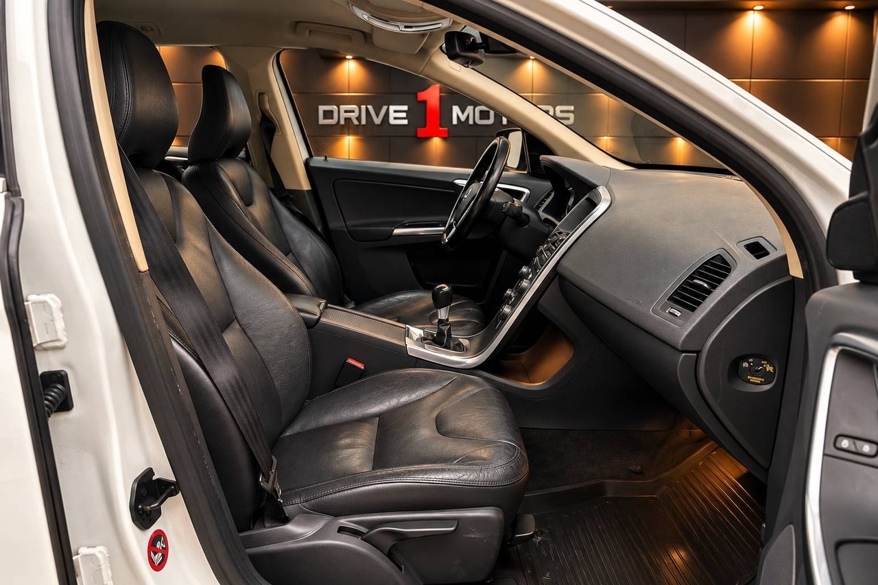 Volvo XC60 Momentum 2013, photo 7/9