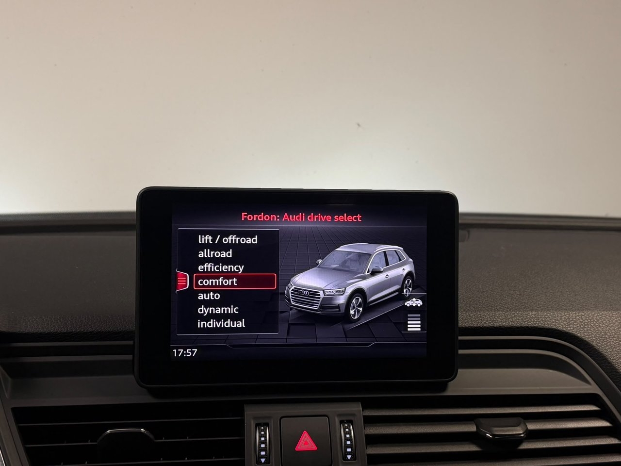 Audi Q5 55 TFSI e 2020, kuva 10/10