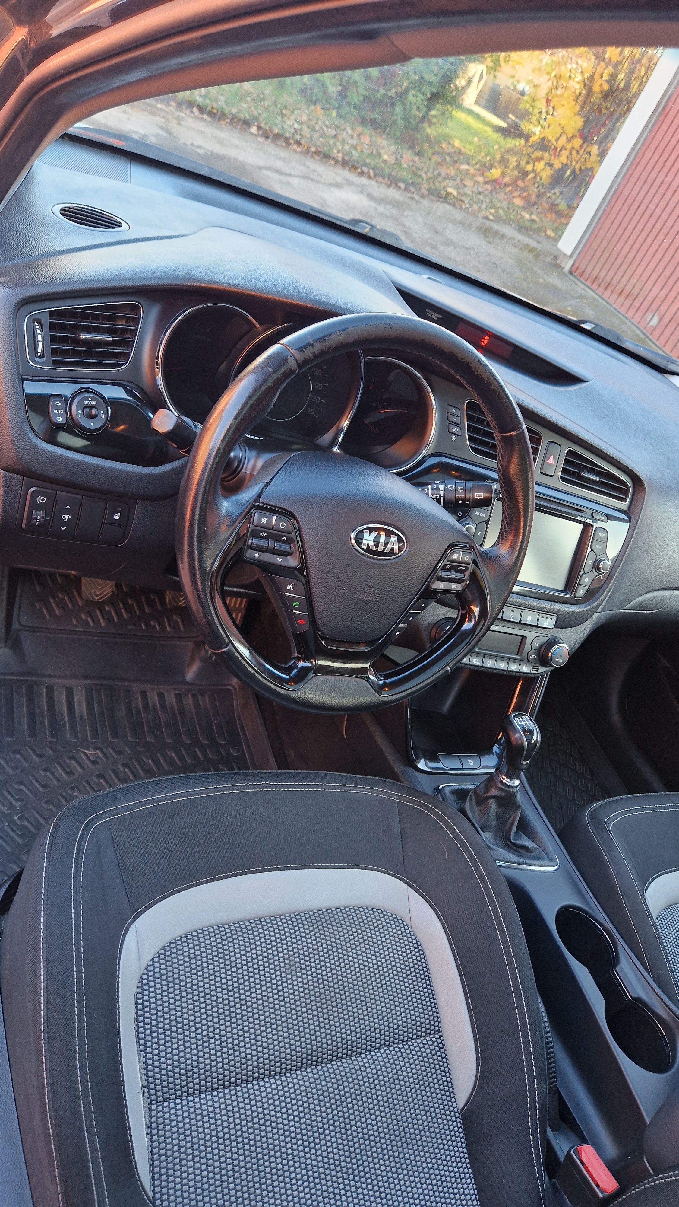 Kia Ceed 1.6 CRDi 128 2015, bild 7/10