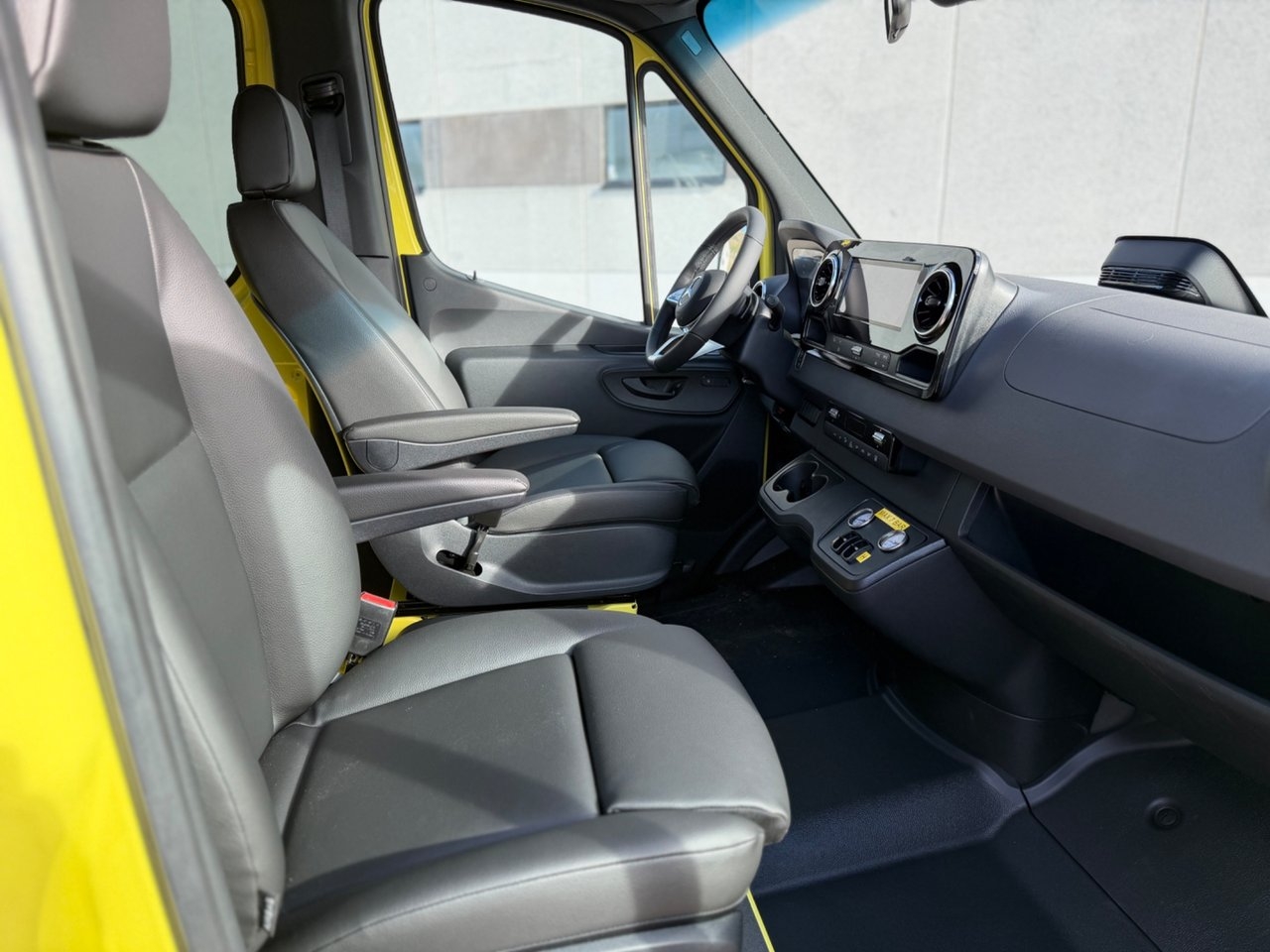 Mercedes-Benz Sprinter 2025, photo 5/10