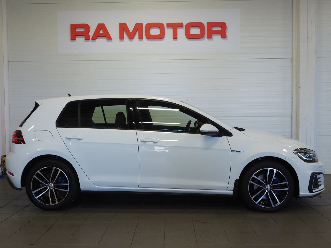 Volkswagen Golf GTE 2020, bild 5/24