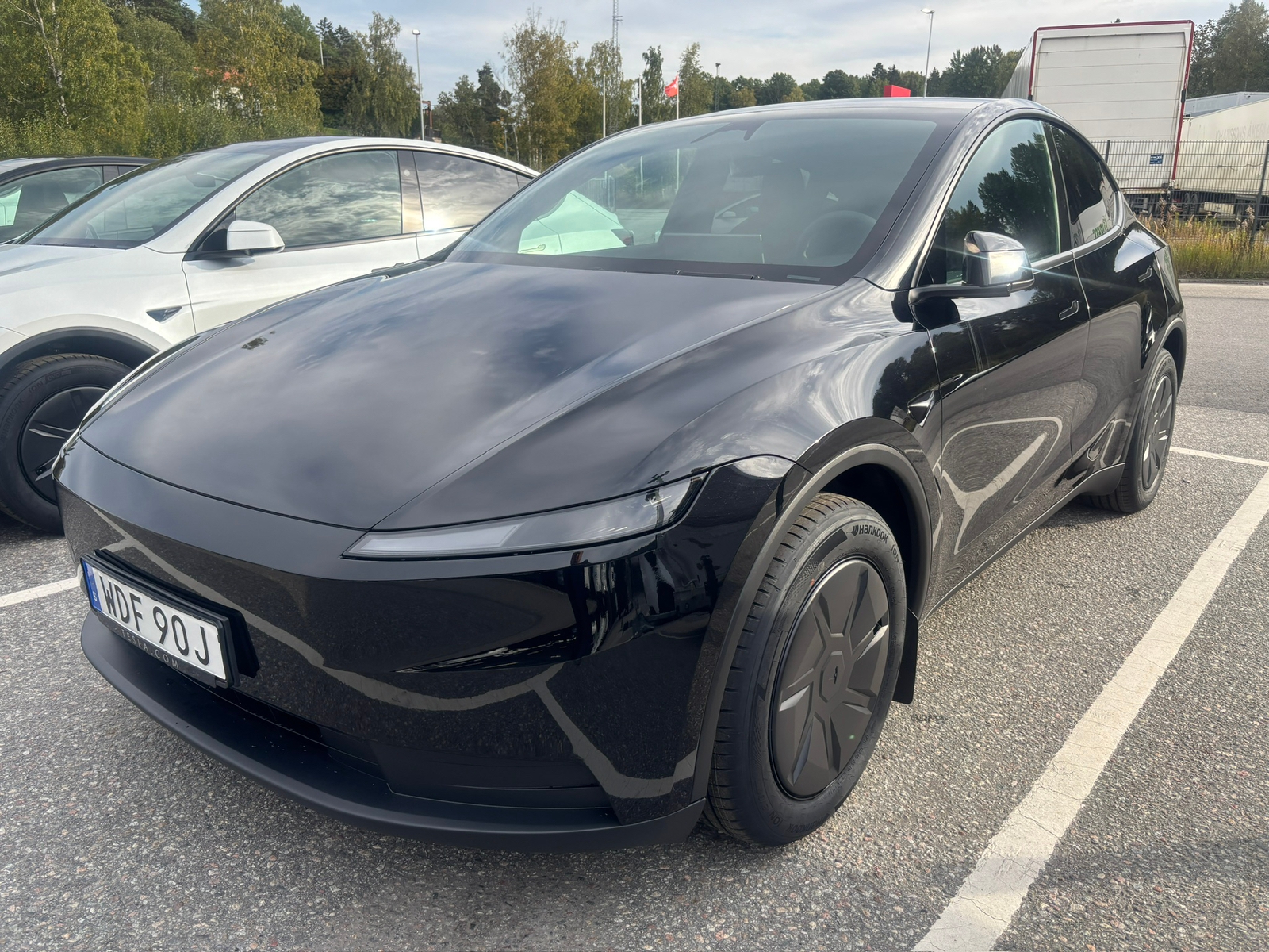 Tesla Model Y Long Range 2026, bild 2/9