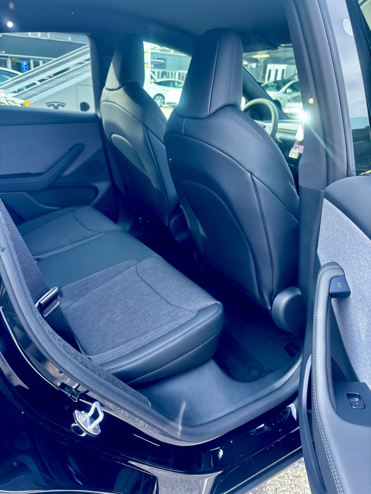 Tesla Model Y Long Range 2026, bild 4/9