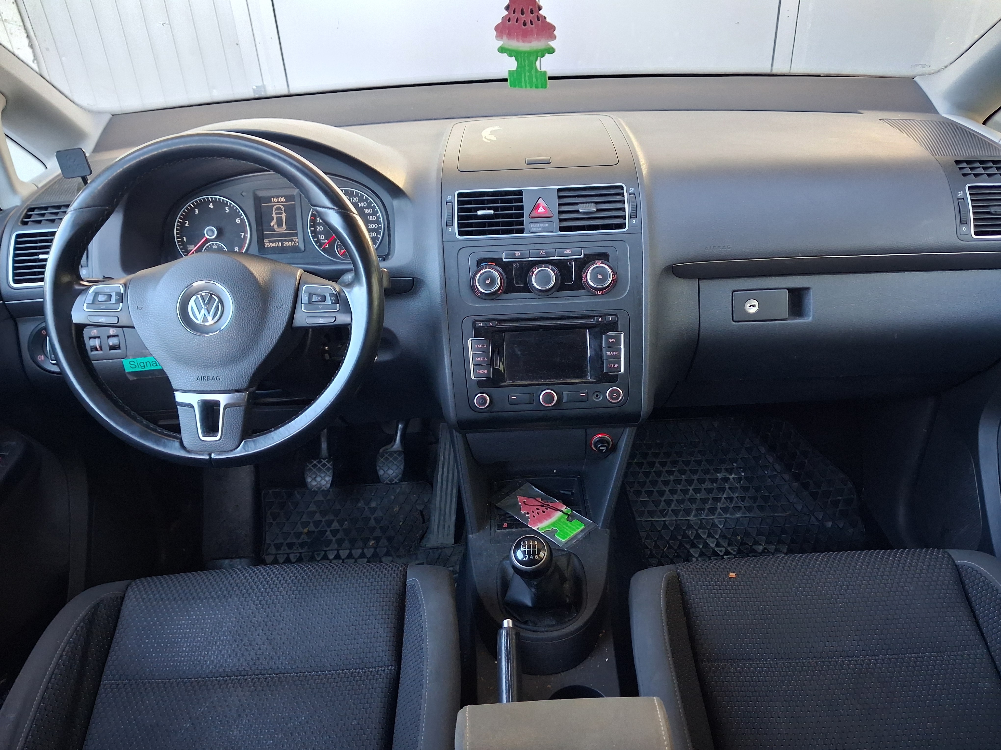 Volkswagen Touran 2011, kuva 4/6