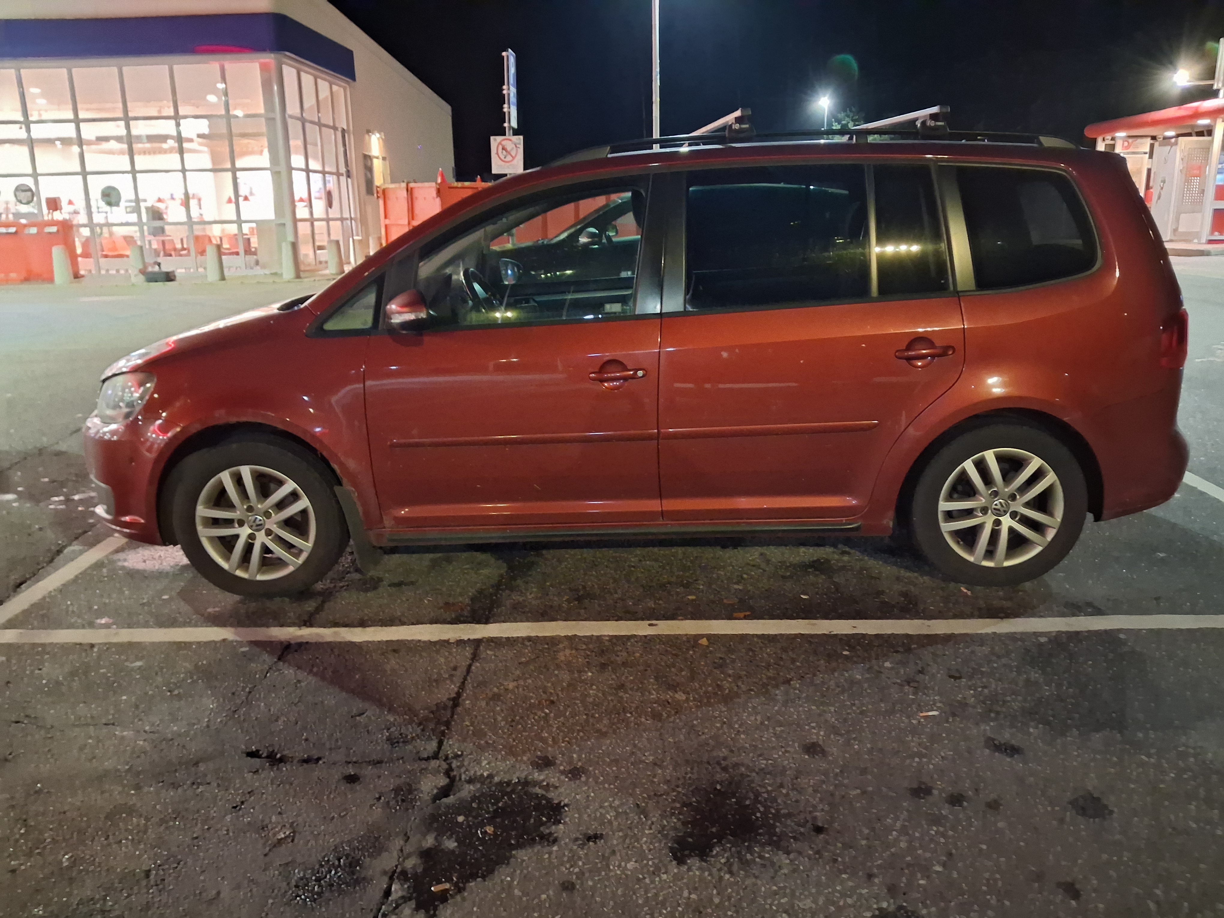 Volkswagen Touran 2011, kuva 3/6