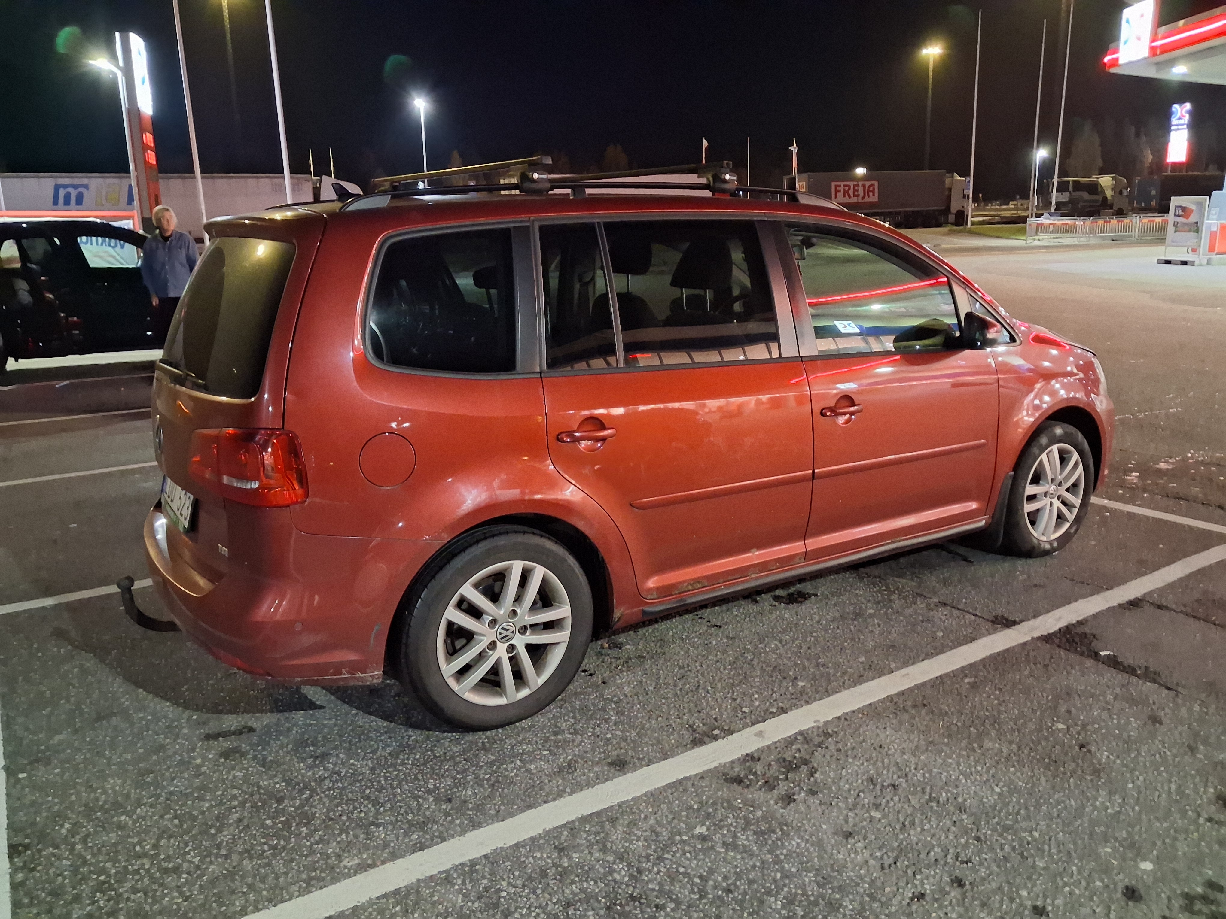 Volkswagen Touran 2011, kuva 2/6
