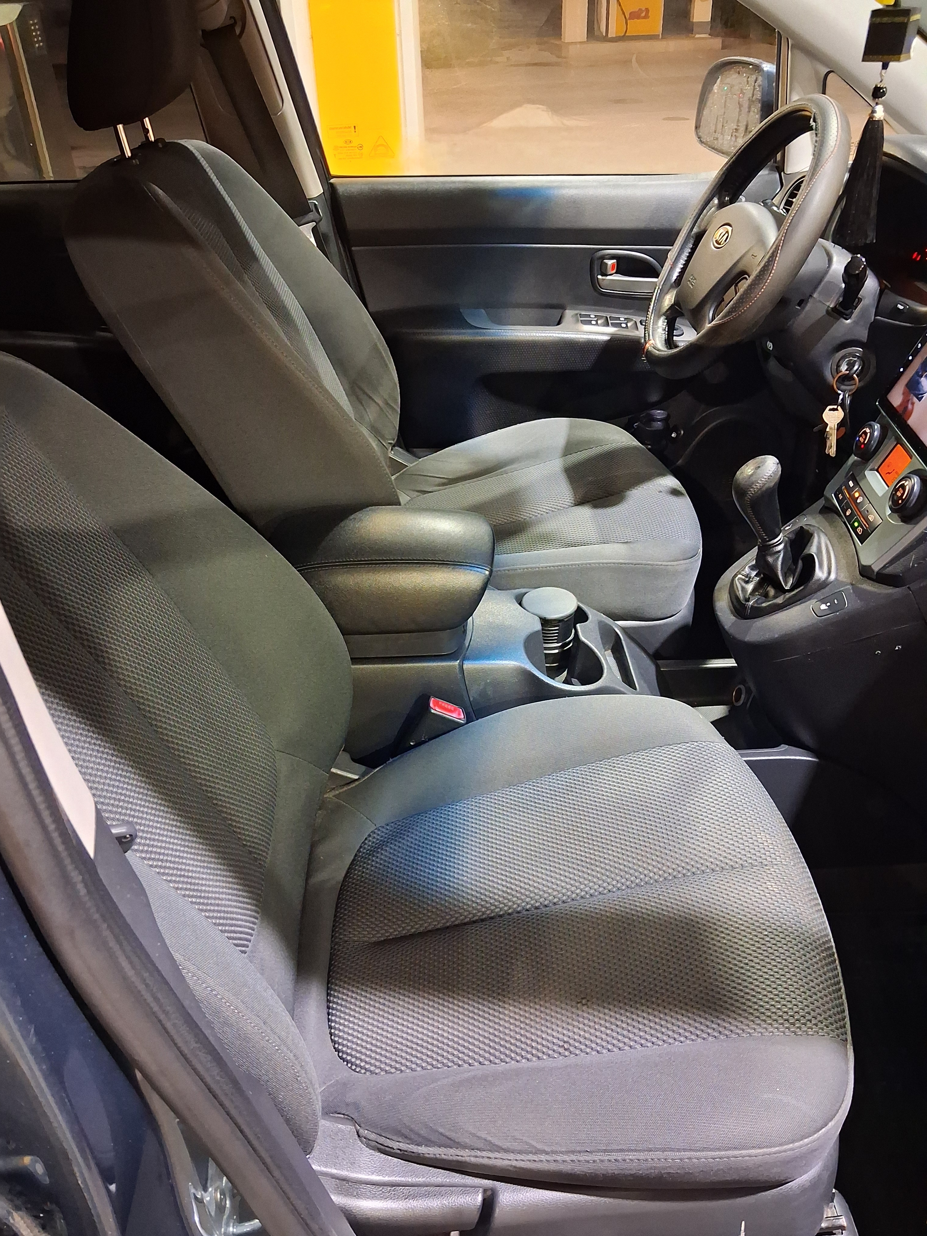 Kia Carens 2.0 2009, bild 6/10