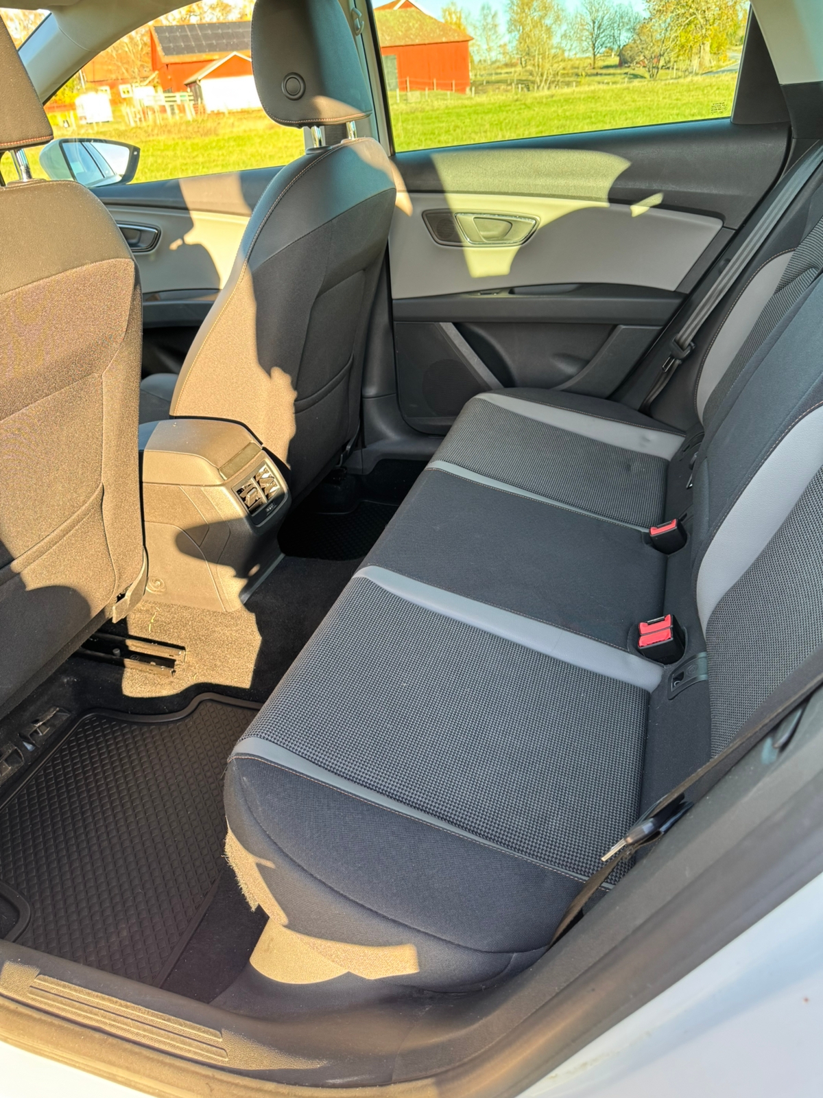 Seat Leon 1.6 TDI Xperience 2016, photo 7/10