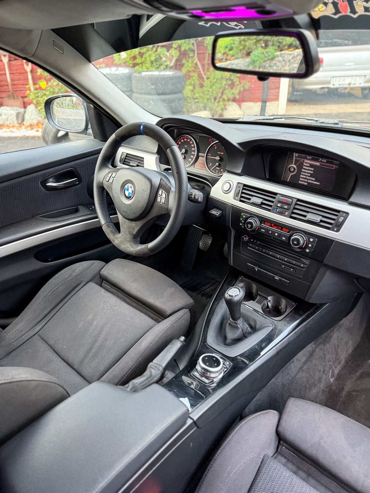 BMW 318d 2009, bild 7/10