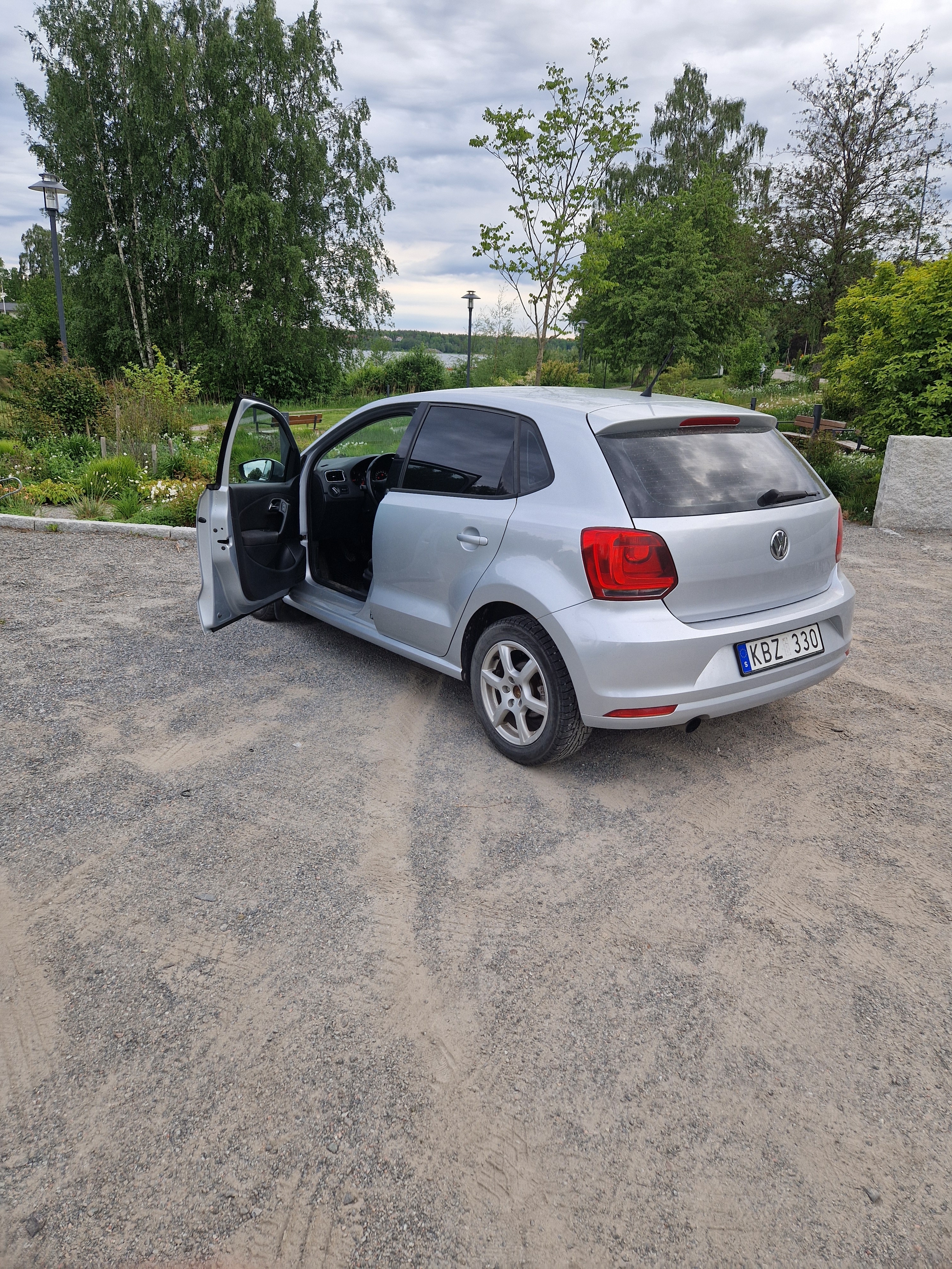 Volkswagen Polo 1.6 TDI 2010, bild 4/5
